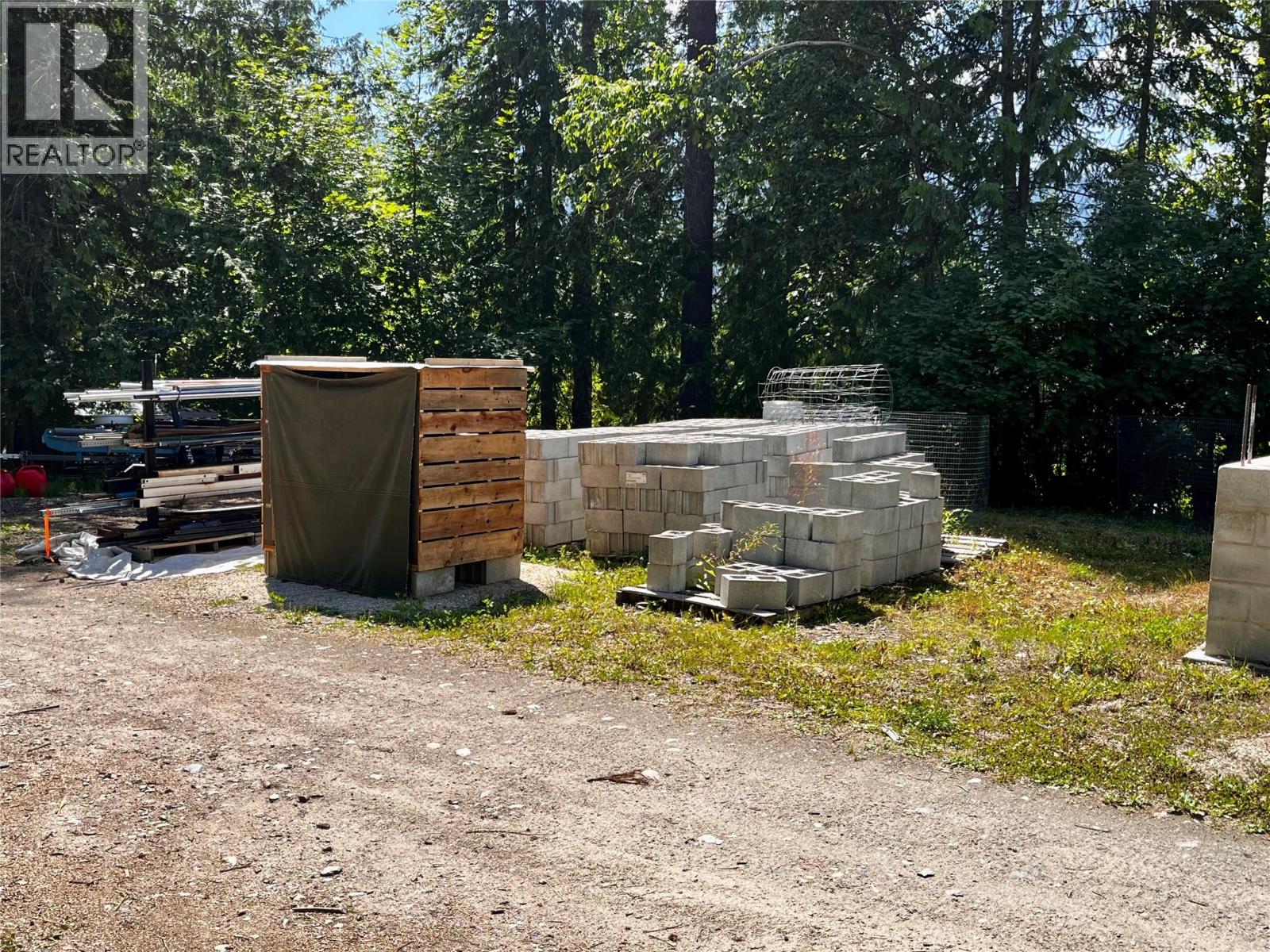 1701 Highway 23 Highway, Nakusp