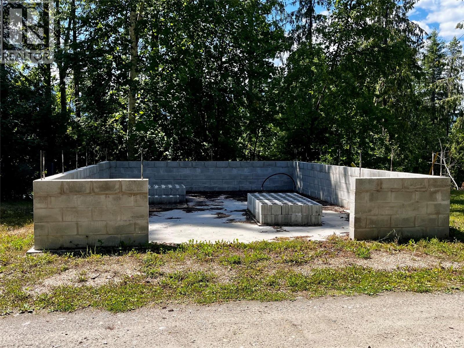 1701 Highway 23 Highway, Nakusp