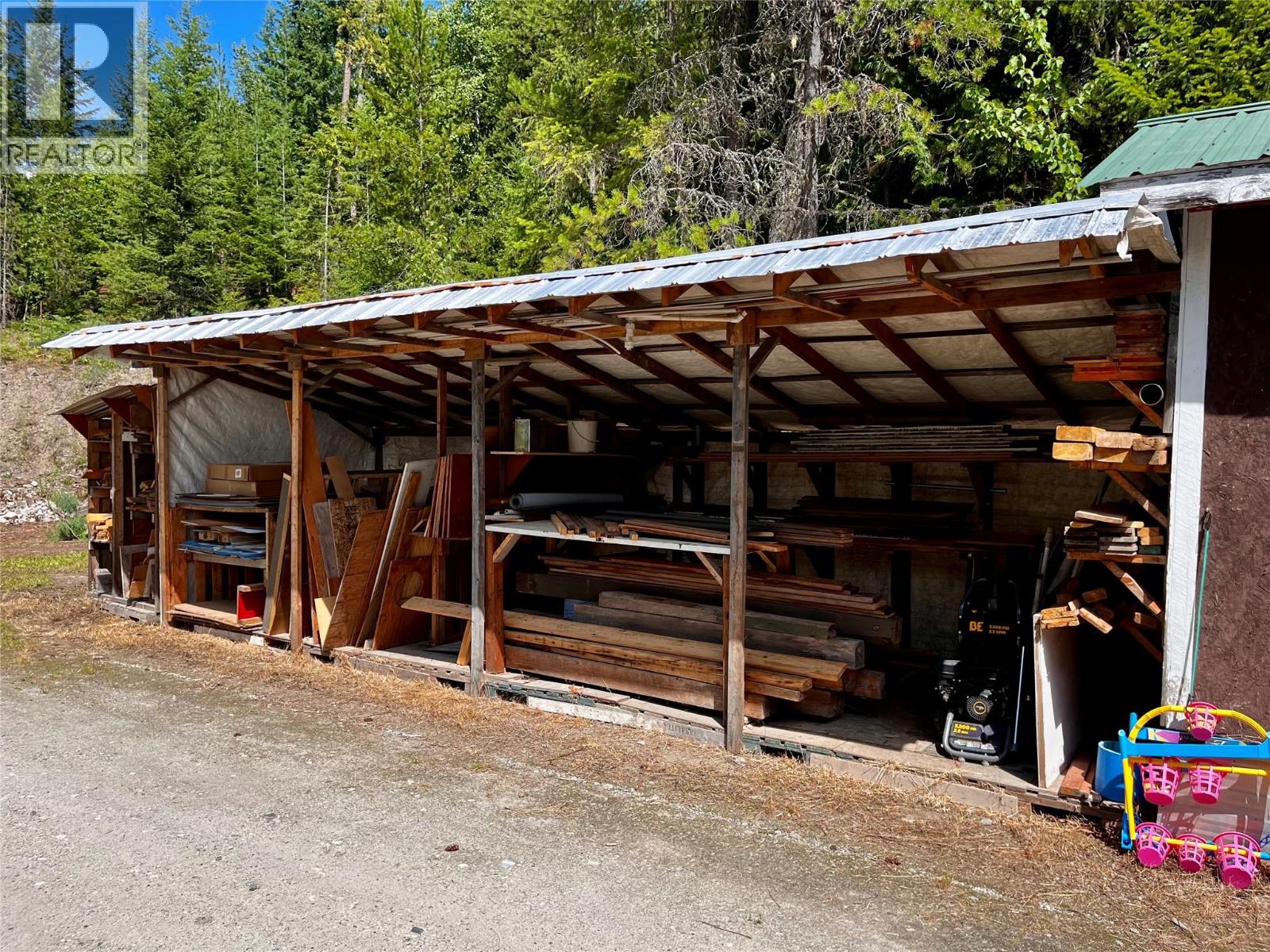 1701 Highway 23 Highway, Nakusp