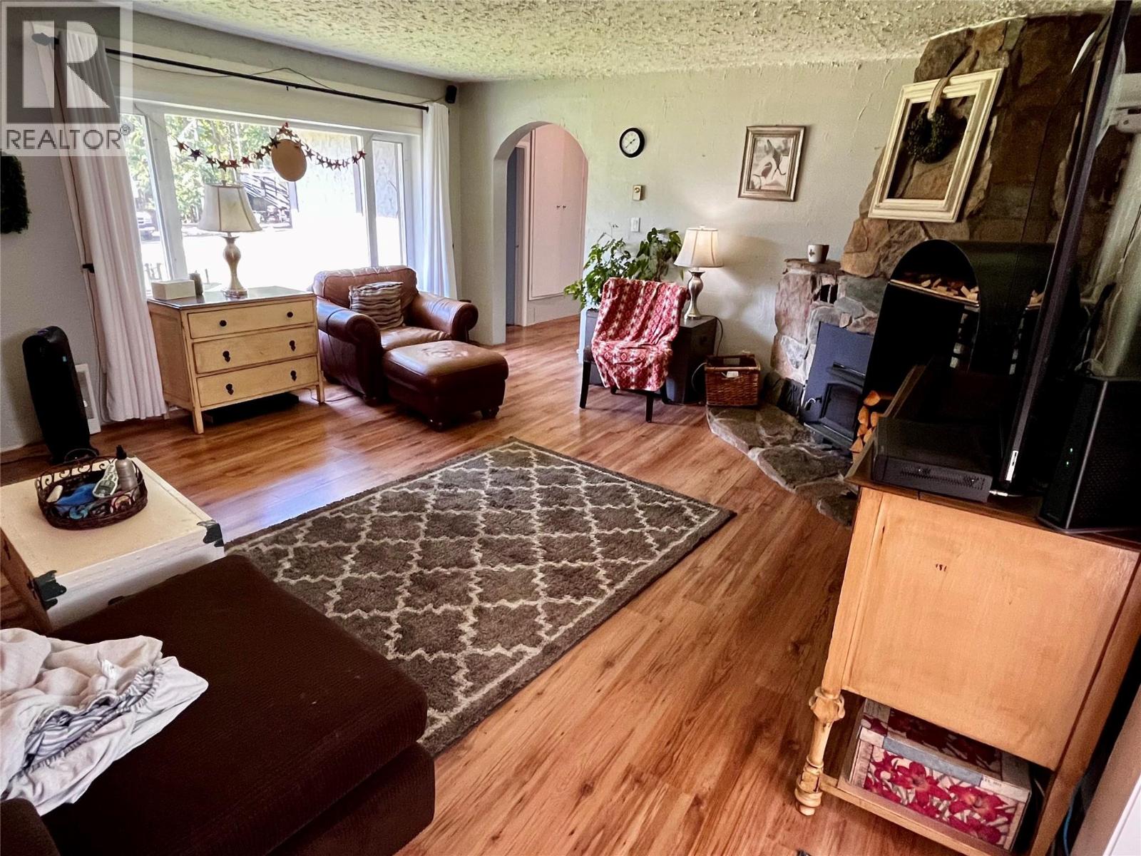 1701 Highway 23 Highway, Nakusp