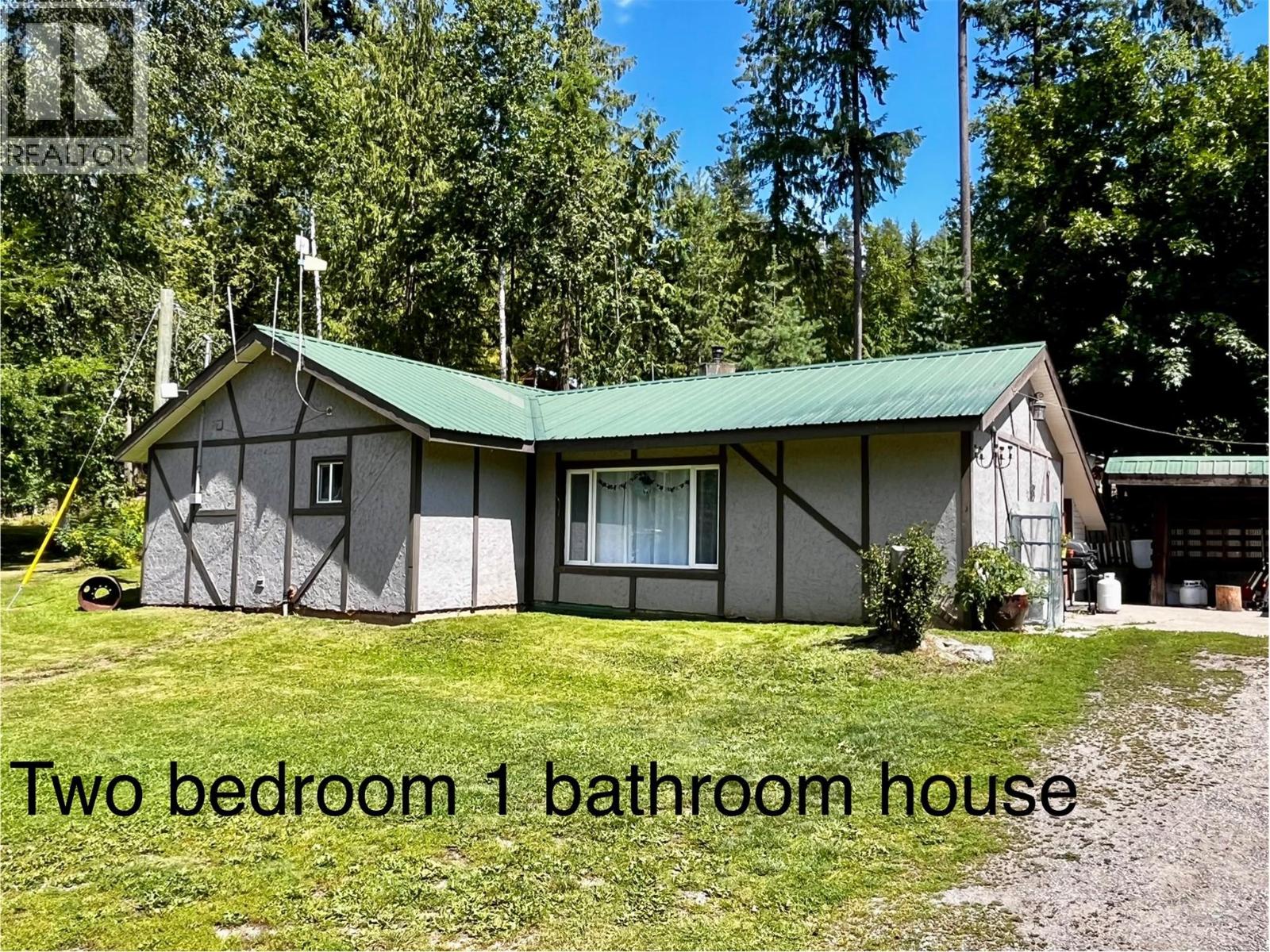 1701 Highway 23 Highway, Nakusp