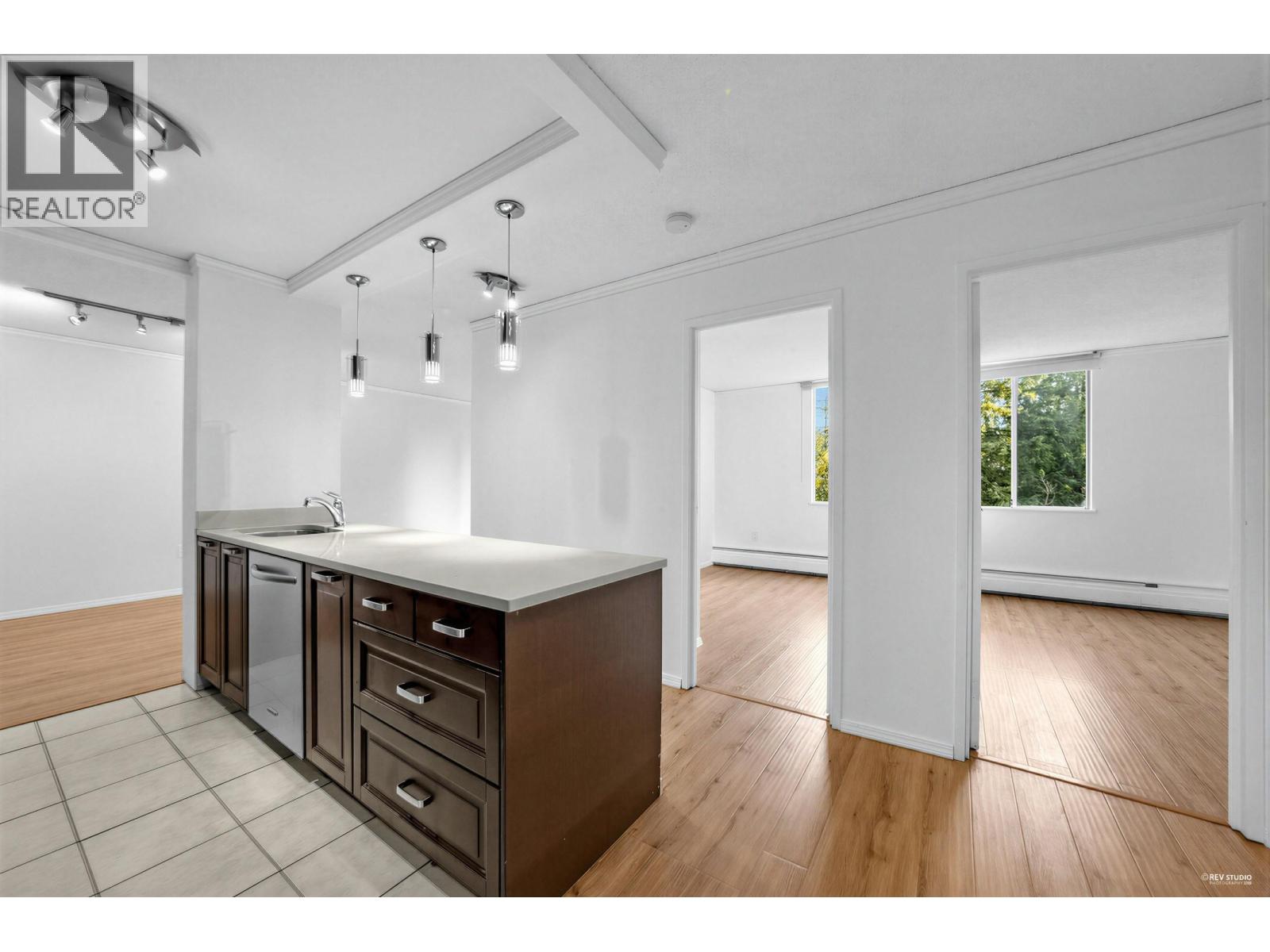 707 2008 FULLERTON AVENUE - Photo 3 of 26, North Vancouver, British Columbia