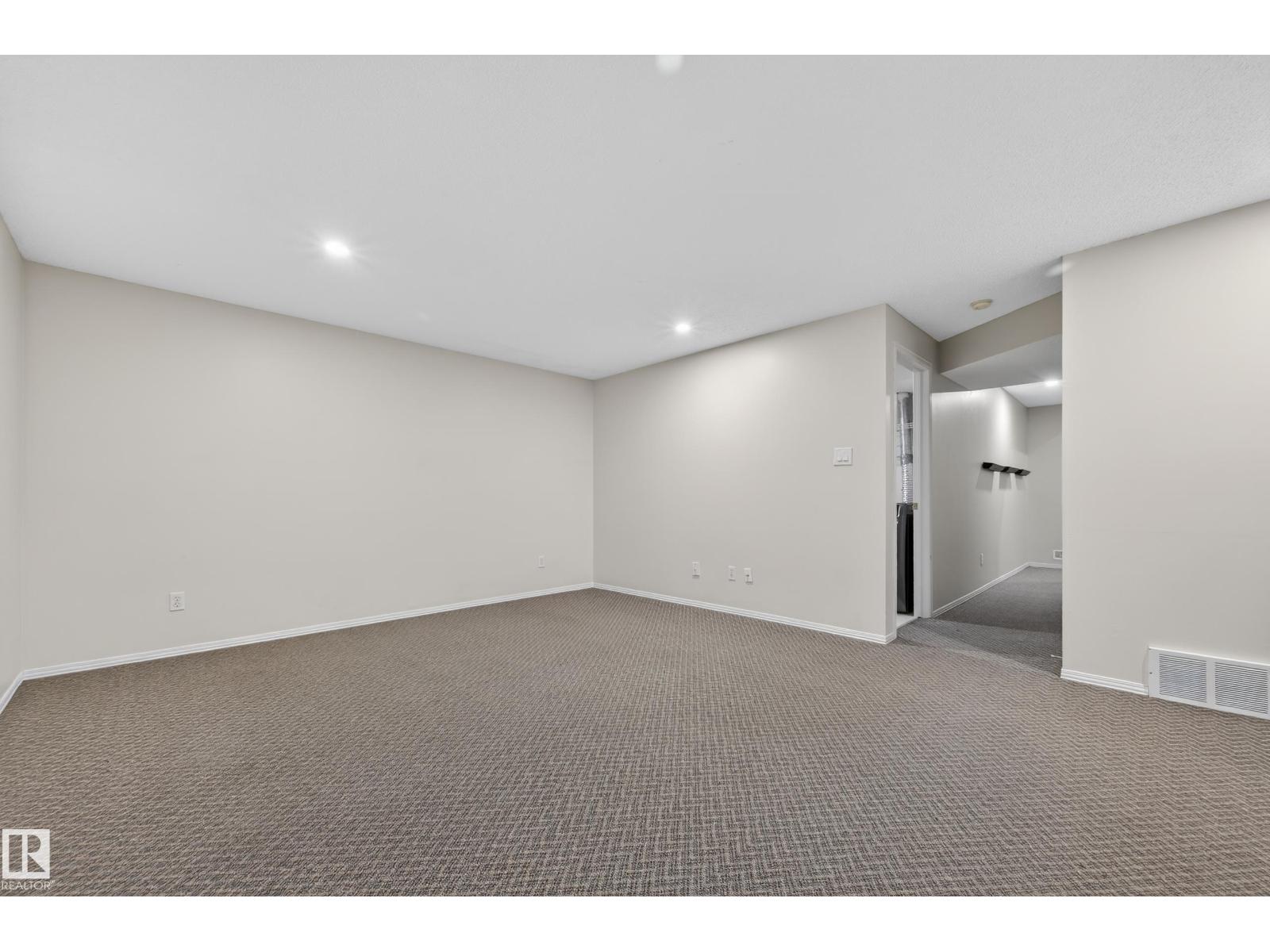 6840 159A AV NW, Edmonton