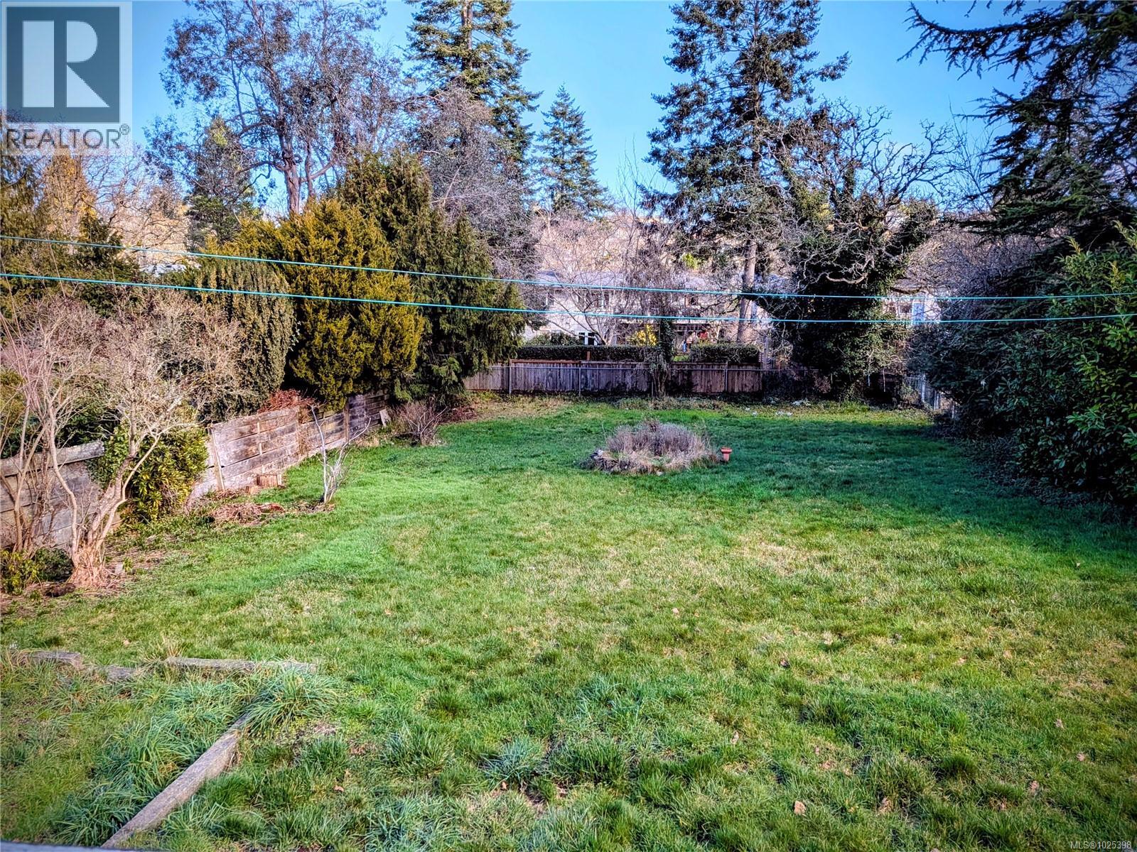  3661 Craigmillar Avenue, Saanich