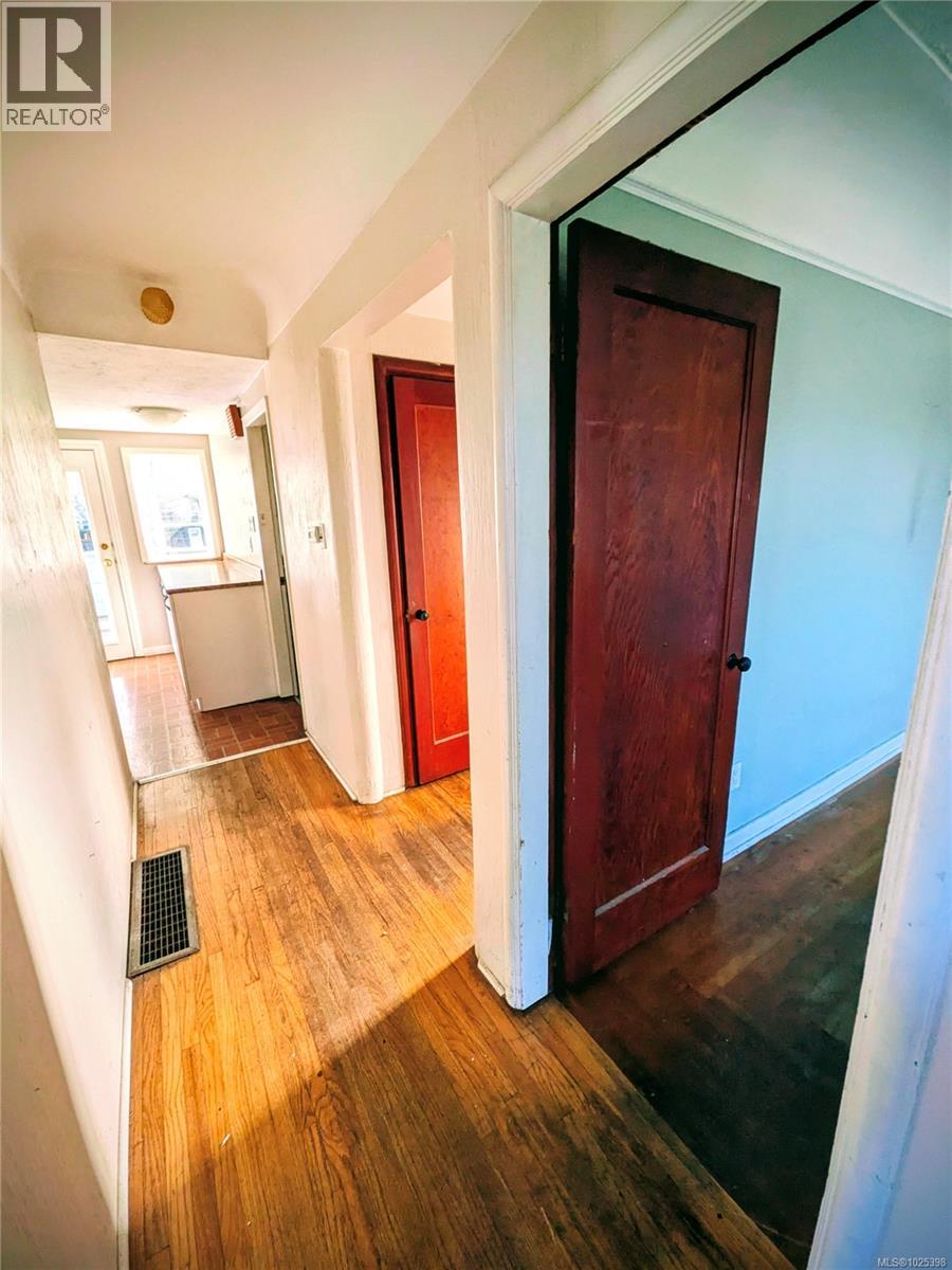  3661 Craigmillar Avenue, Saanich