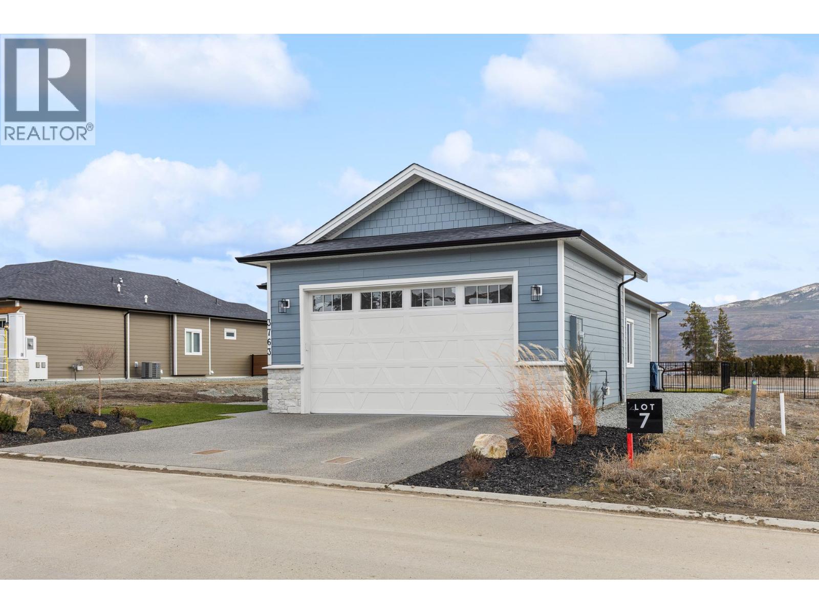  3763 St. James Drive, West Kelowna