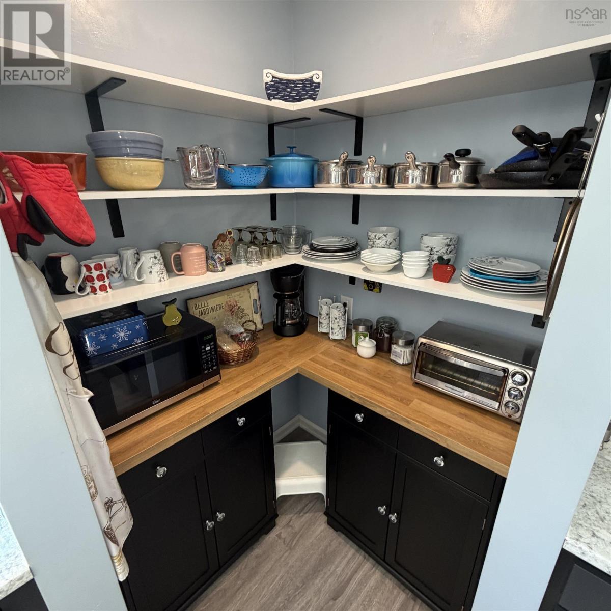 Property 32 of 50 of 99 Cross Road