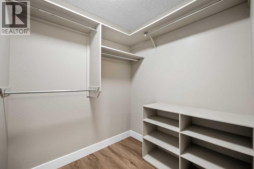 Single Family House for Sale in   Point Drive NW Point McKay Calgary 