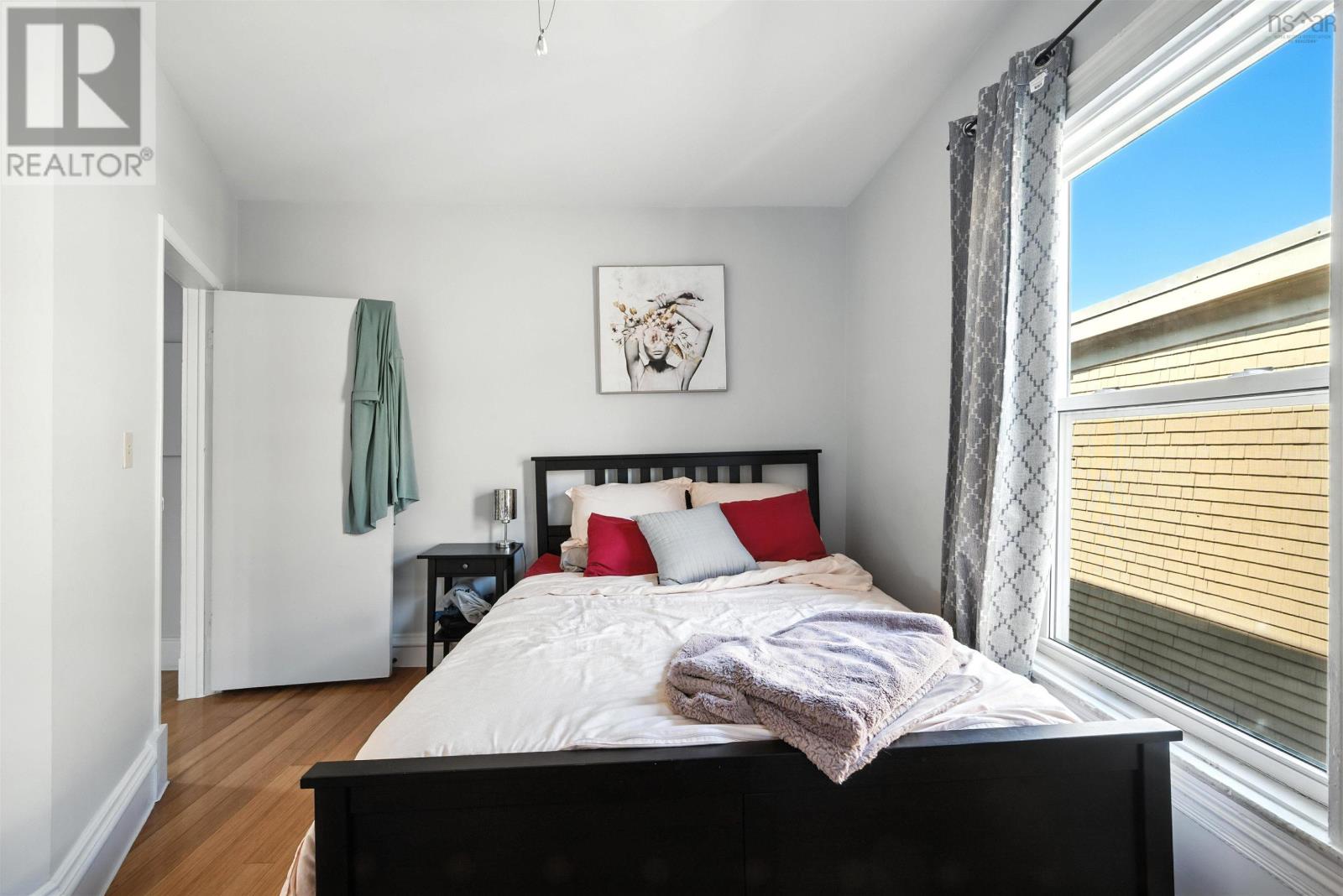 Property 23 of 49 of 5651 Macara Street