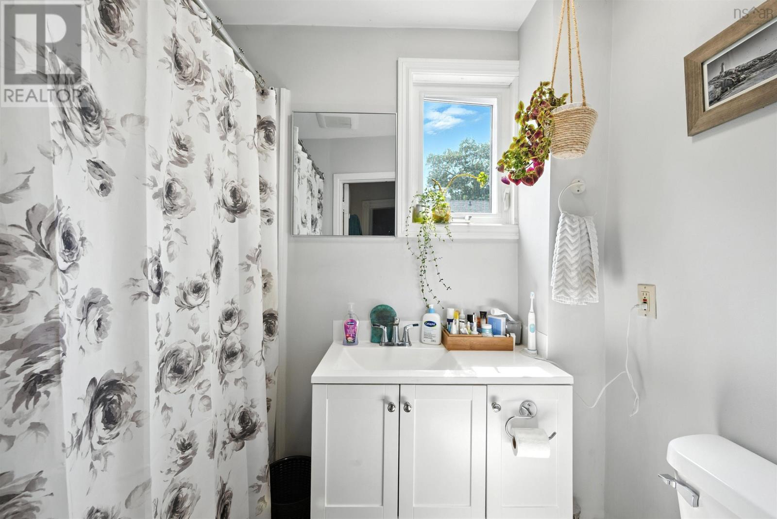 Property 24 of 49 of 5651 Macara Street