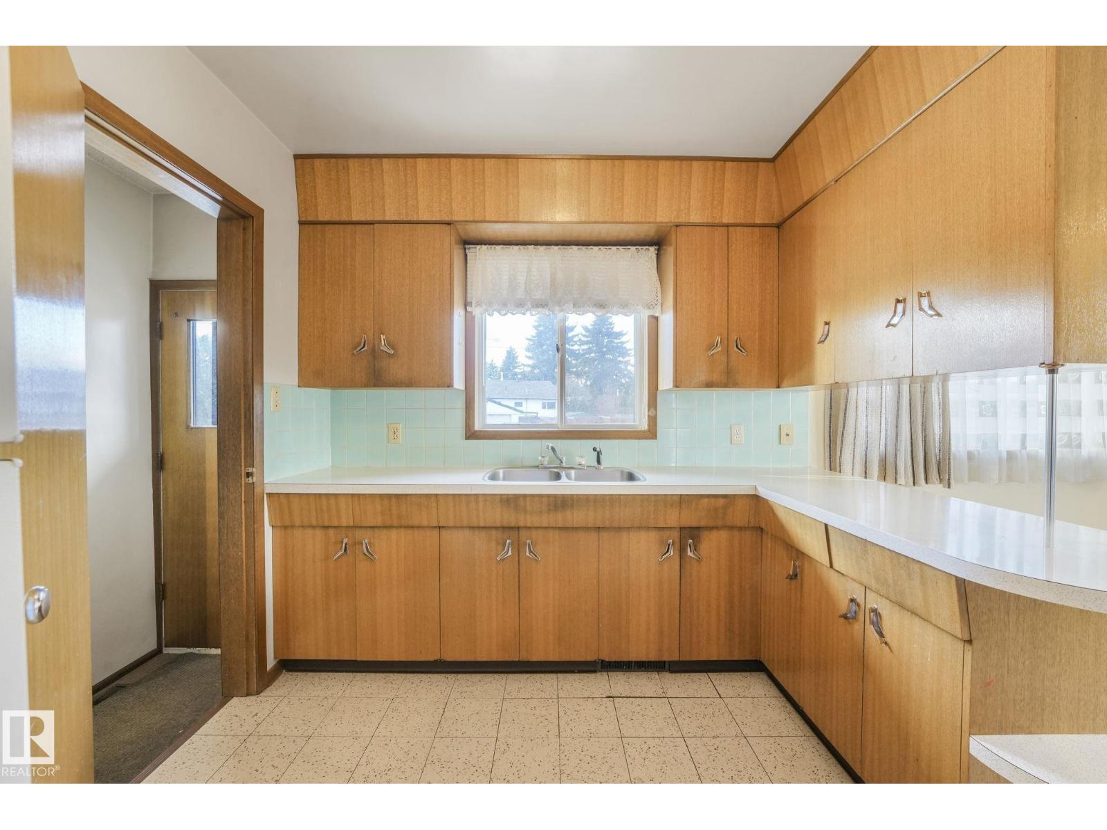 10324 42 ST NW, Edmonton