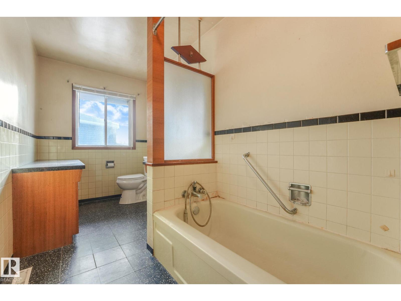 10324 42 ST NW, Edmonton