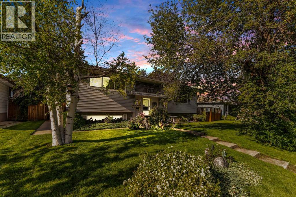 Single Family House Bi-level for Sale in  Marbrooke Circle NE Marlborough Calgary 