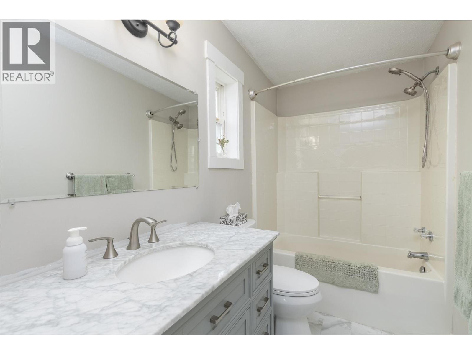 7220 47 Street NE, Salmon Arm