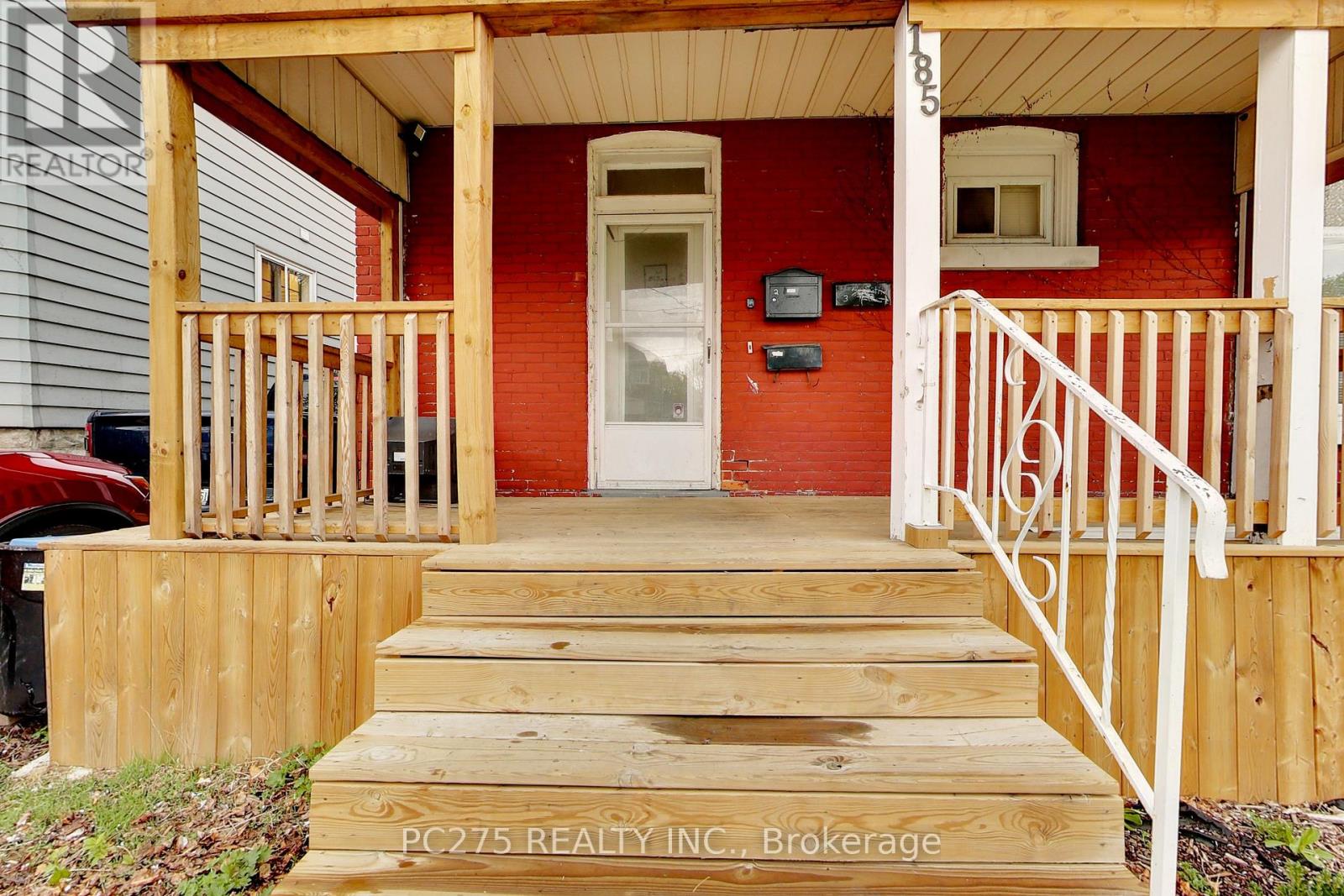 185 BROCK STREET N - 2