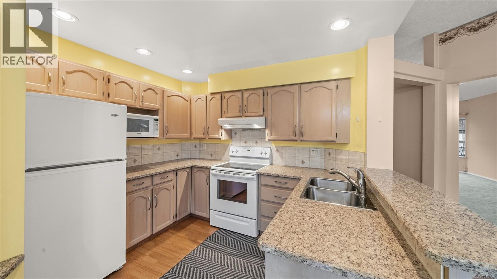 403 4515 Pipeline Road, Saanich