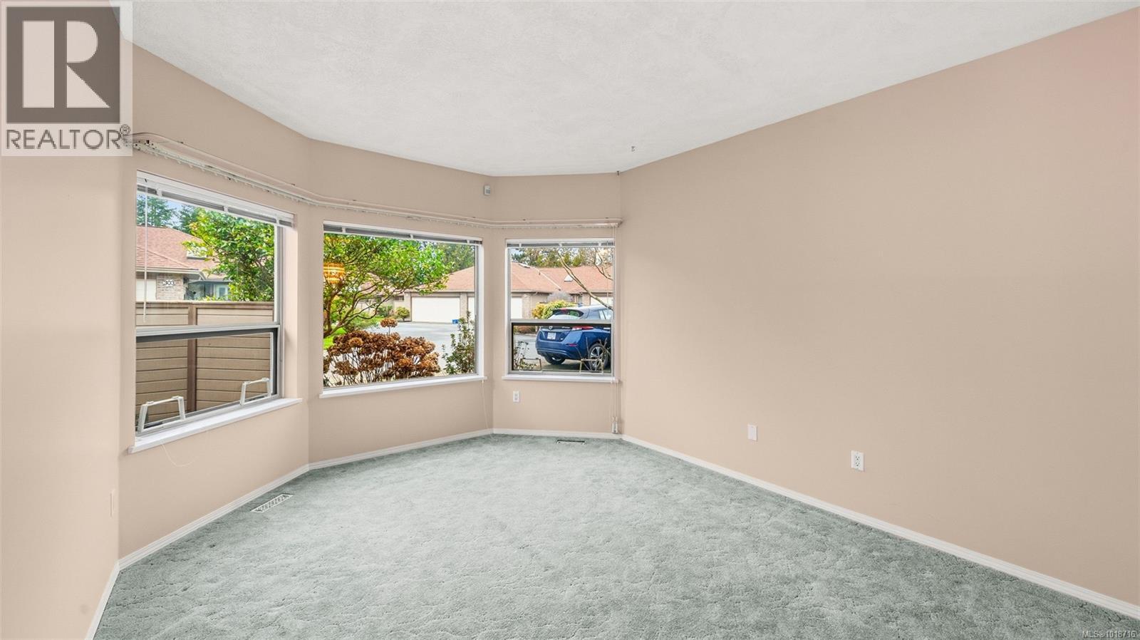 403 4515 Pipeline Road, Saanich