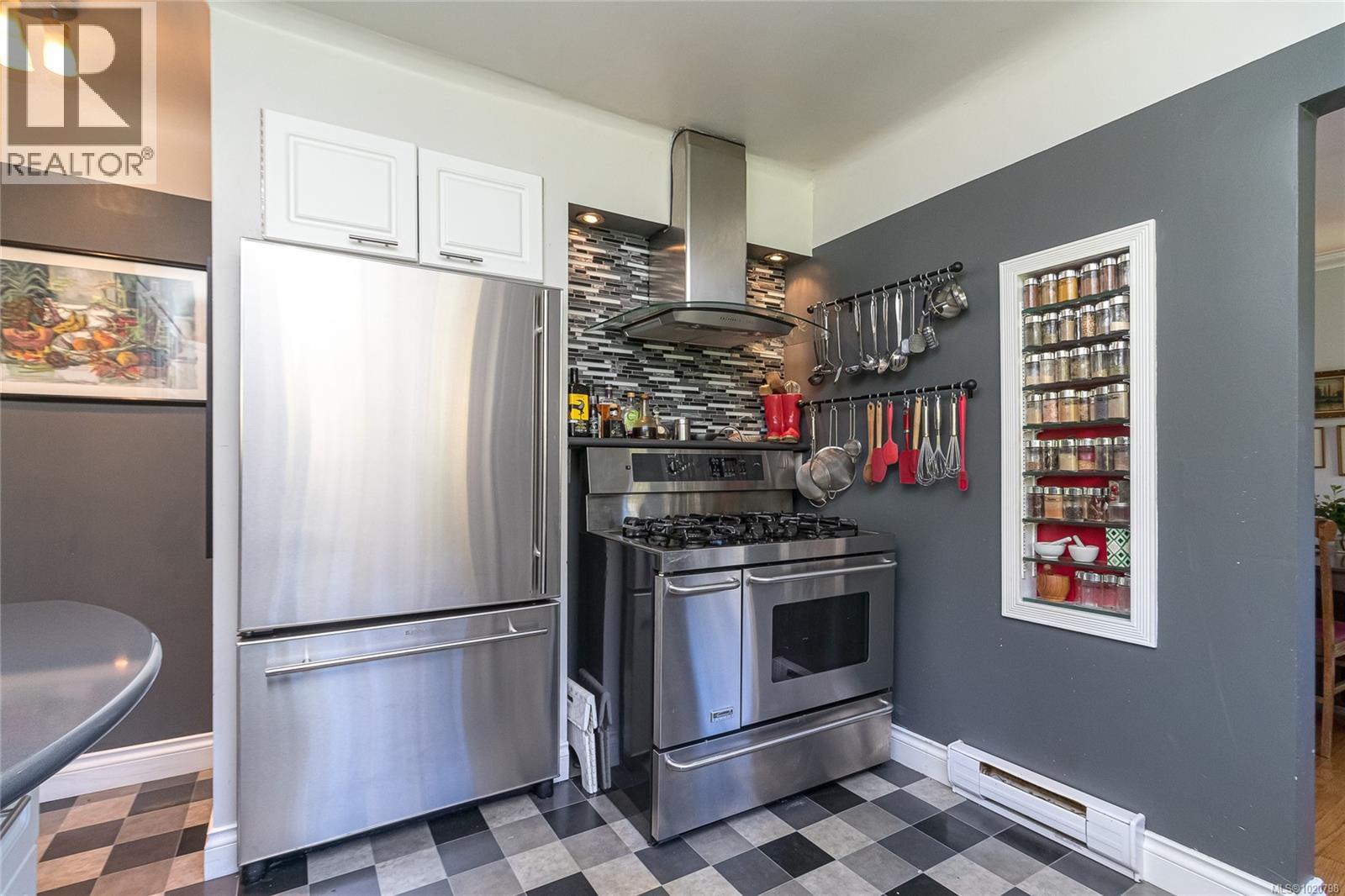  886 Cunningham Road, Esquimalt