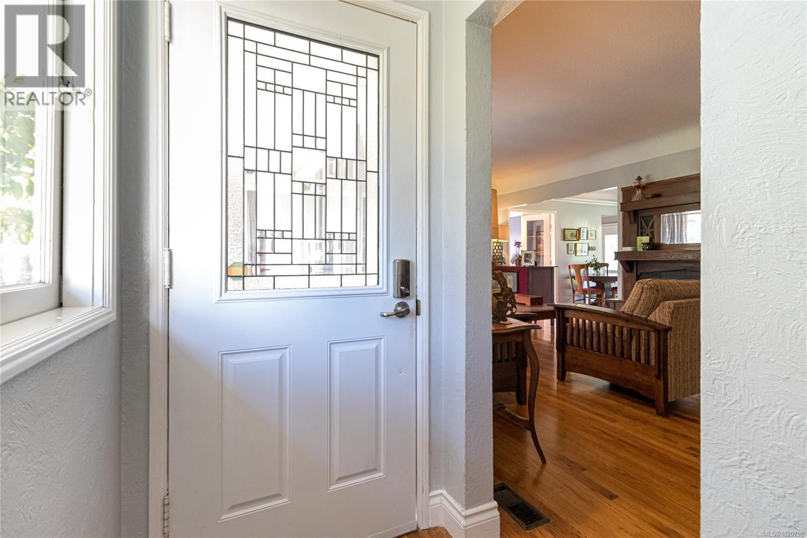  886 Cunningham Road, Esquimalt