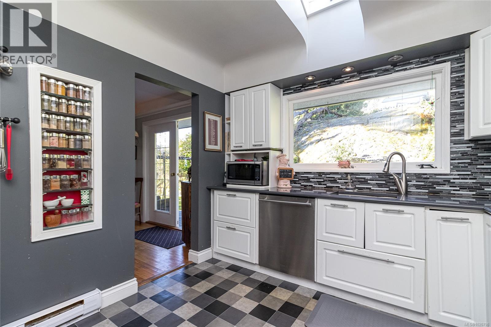  886 Cunningham Road, Esquimalt