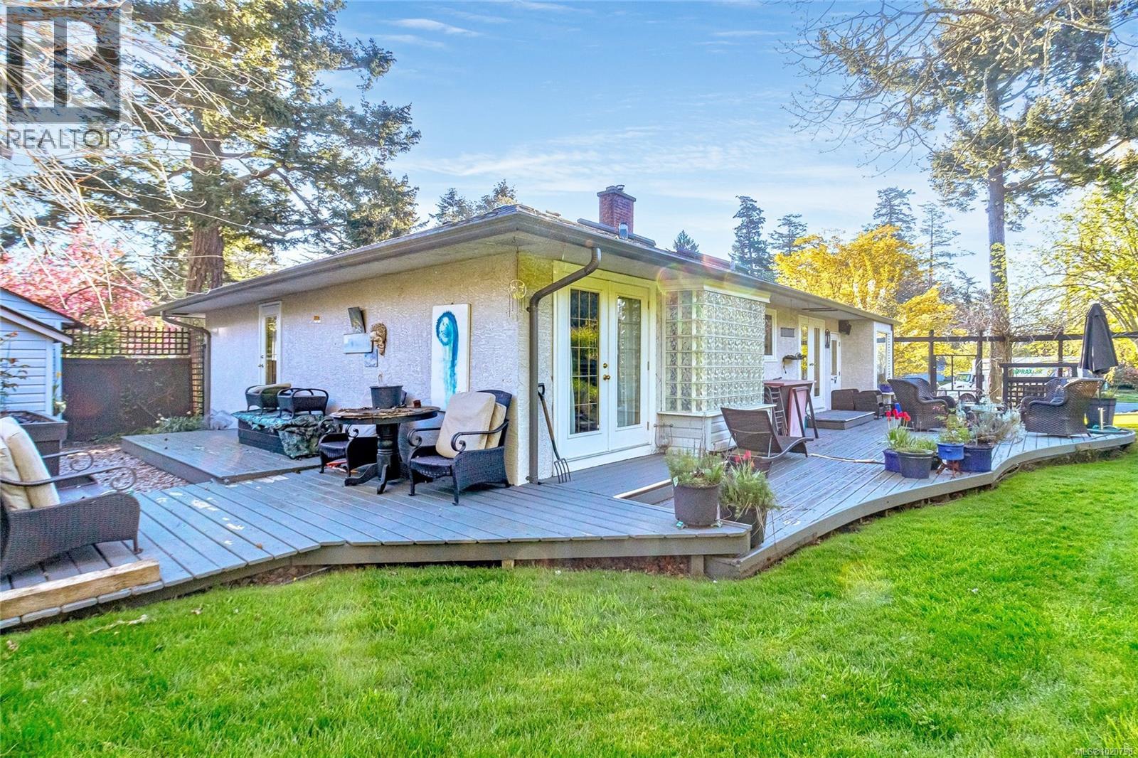  886 Cunningham Road, Esquimalt