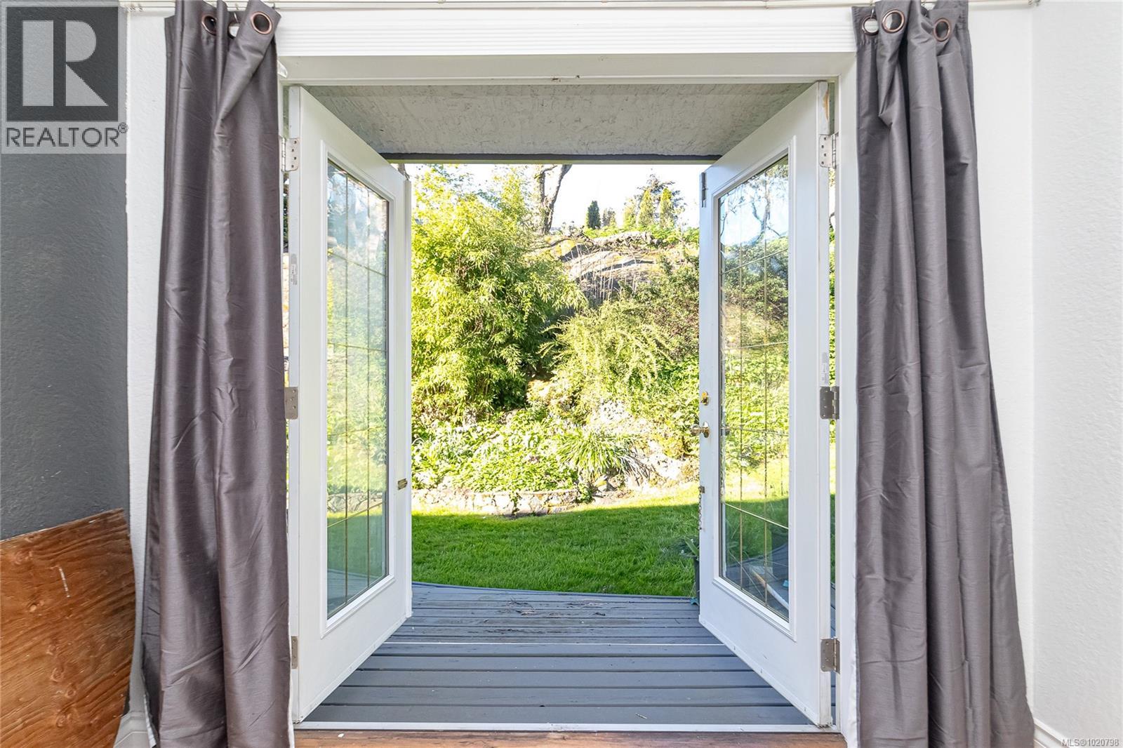  886 Cunningham Road, Esquimalt