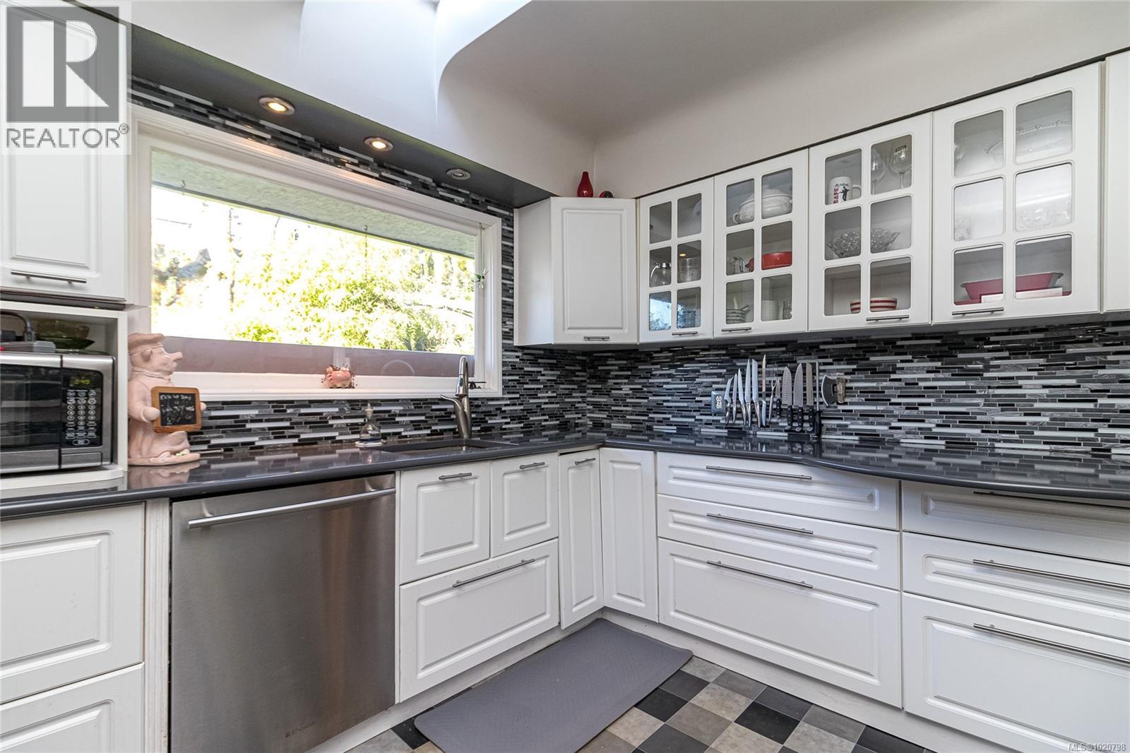  886 Cunningham Road, Esquimalt