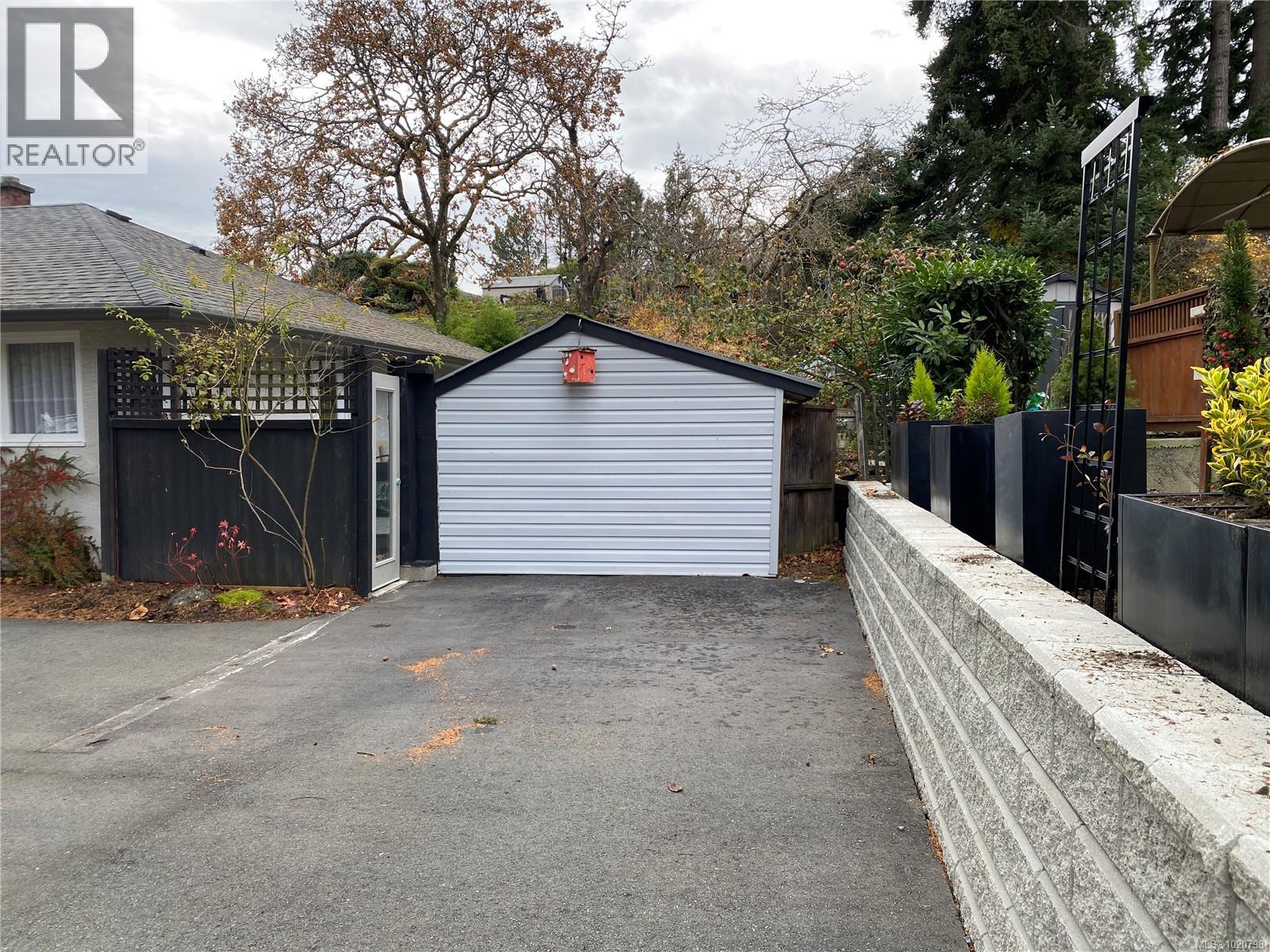  886 Cunningham Road, Esquimalt