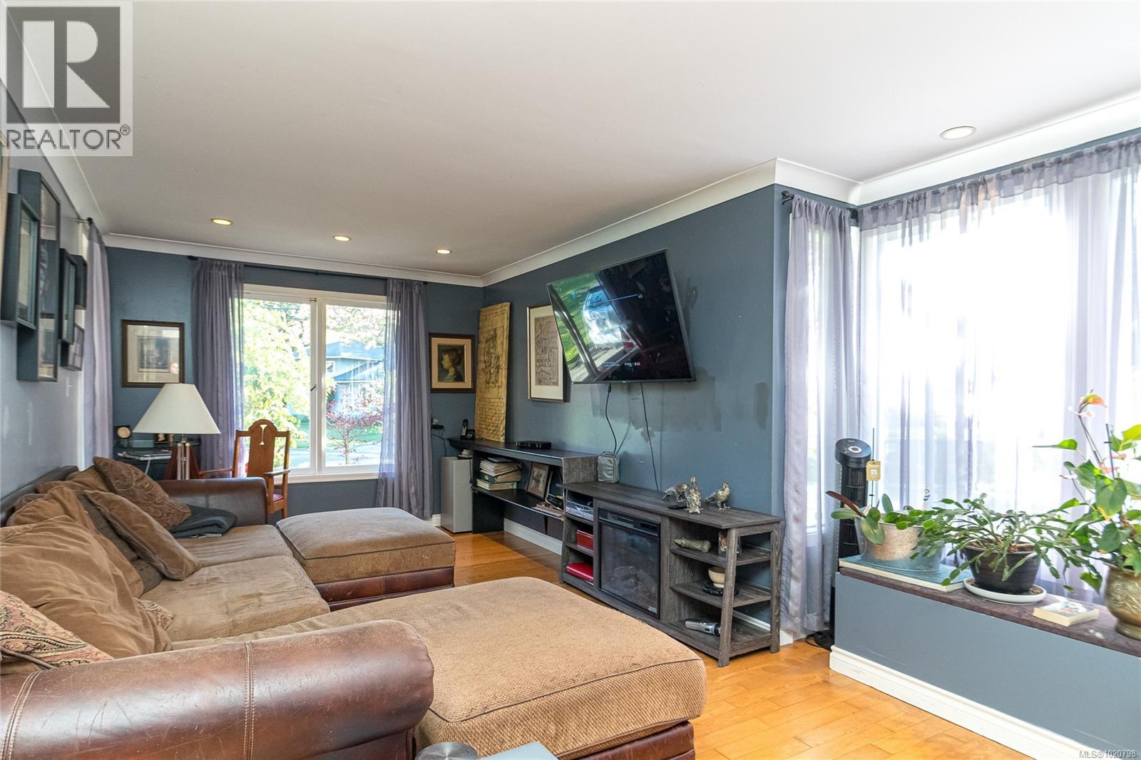  886 Cunningham Road, Esquimalt