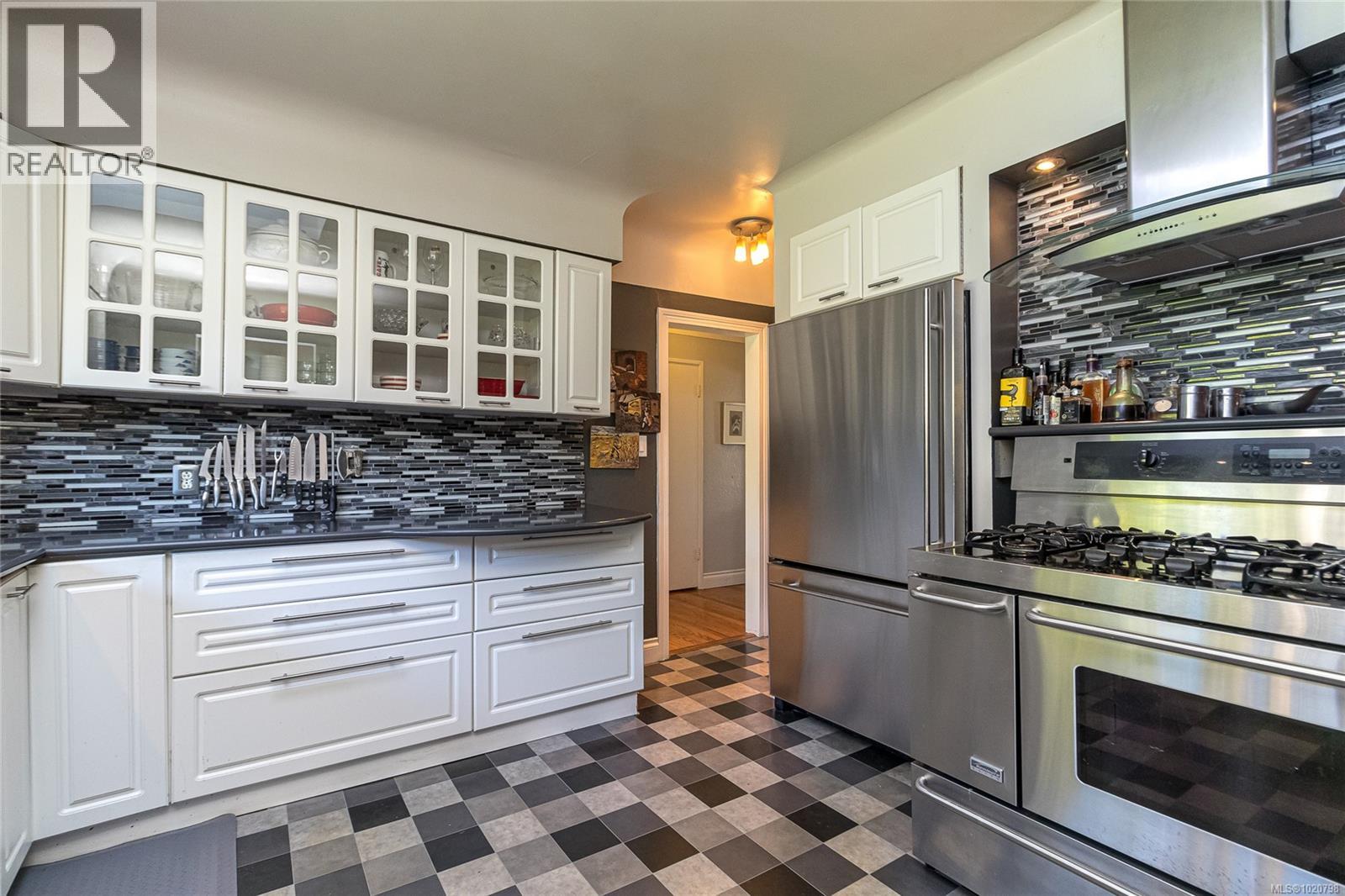  886 Cunningham Road, Esquimalt