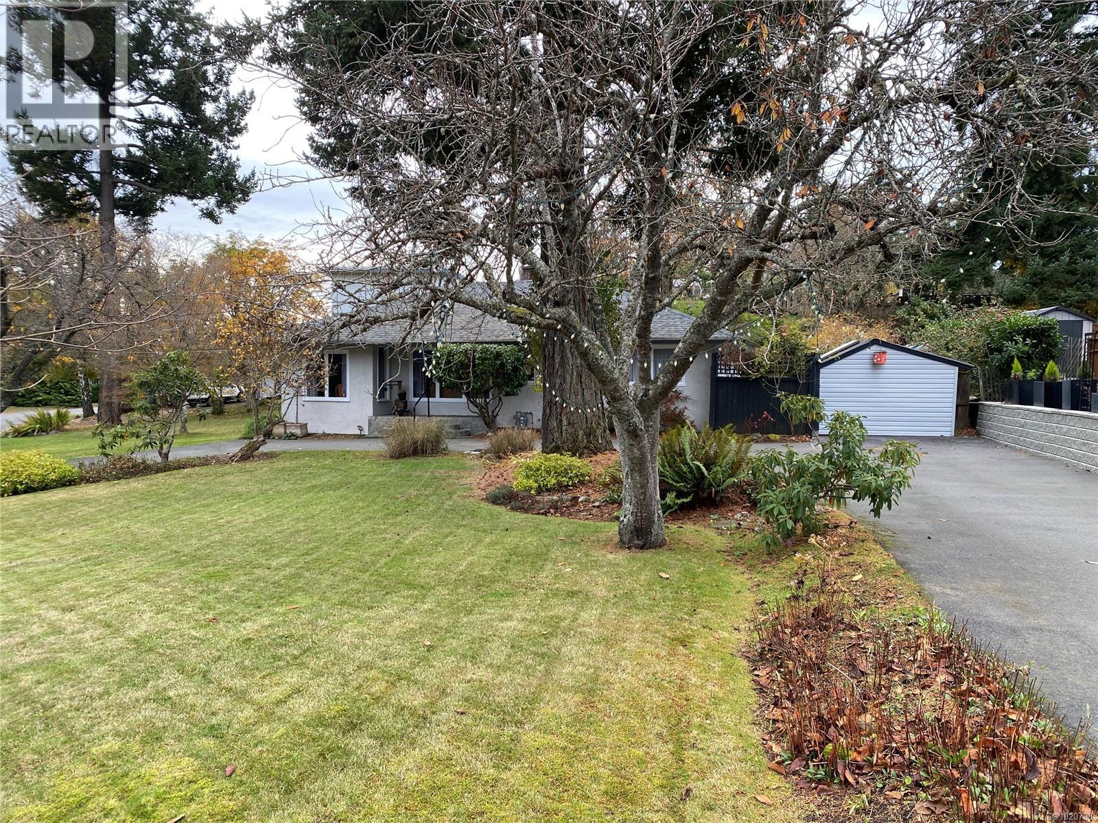  886 Cunningham Road, Esquimalt