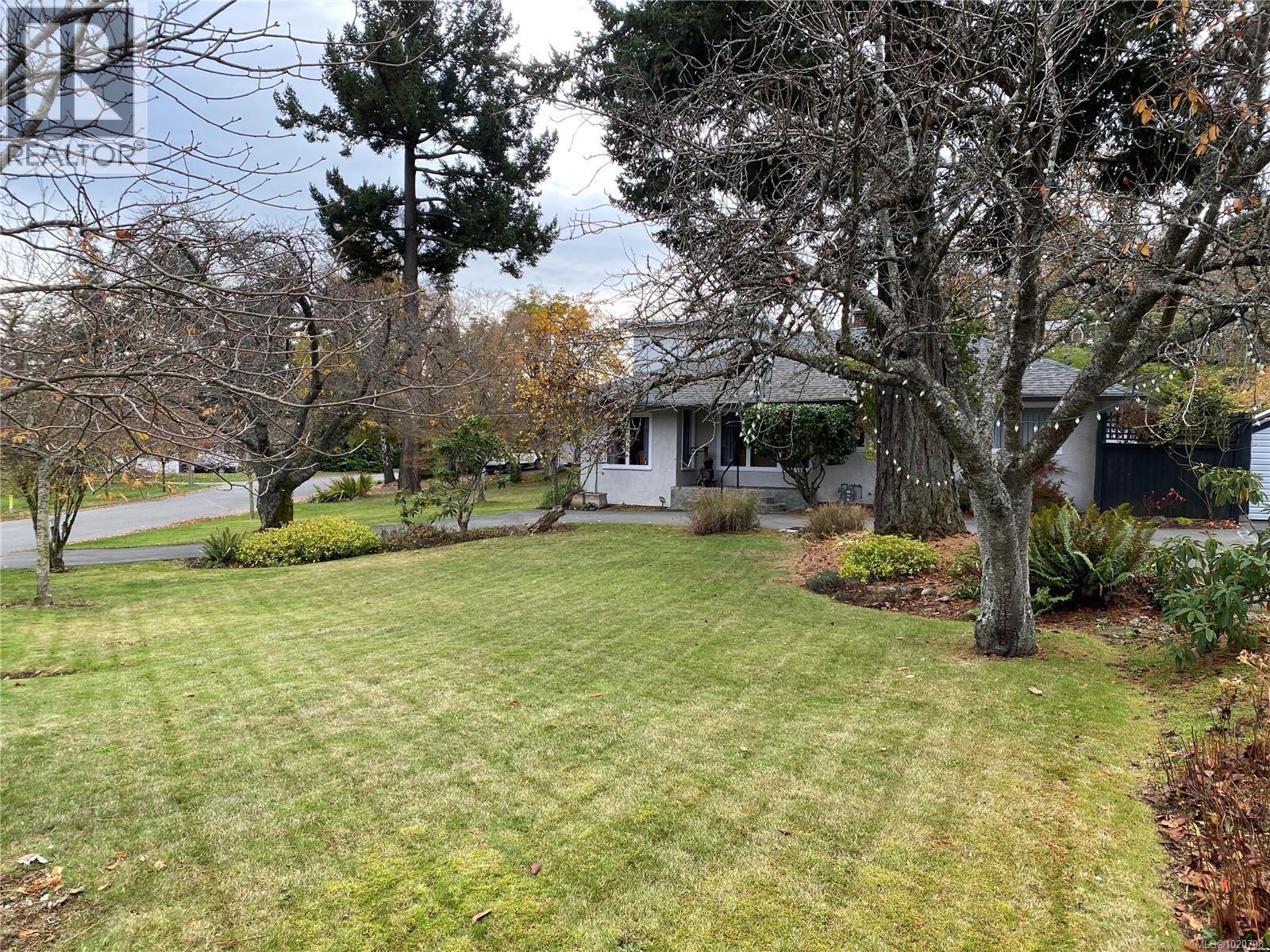  886 Cunningham Road, Esquimalt