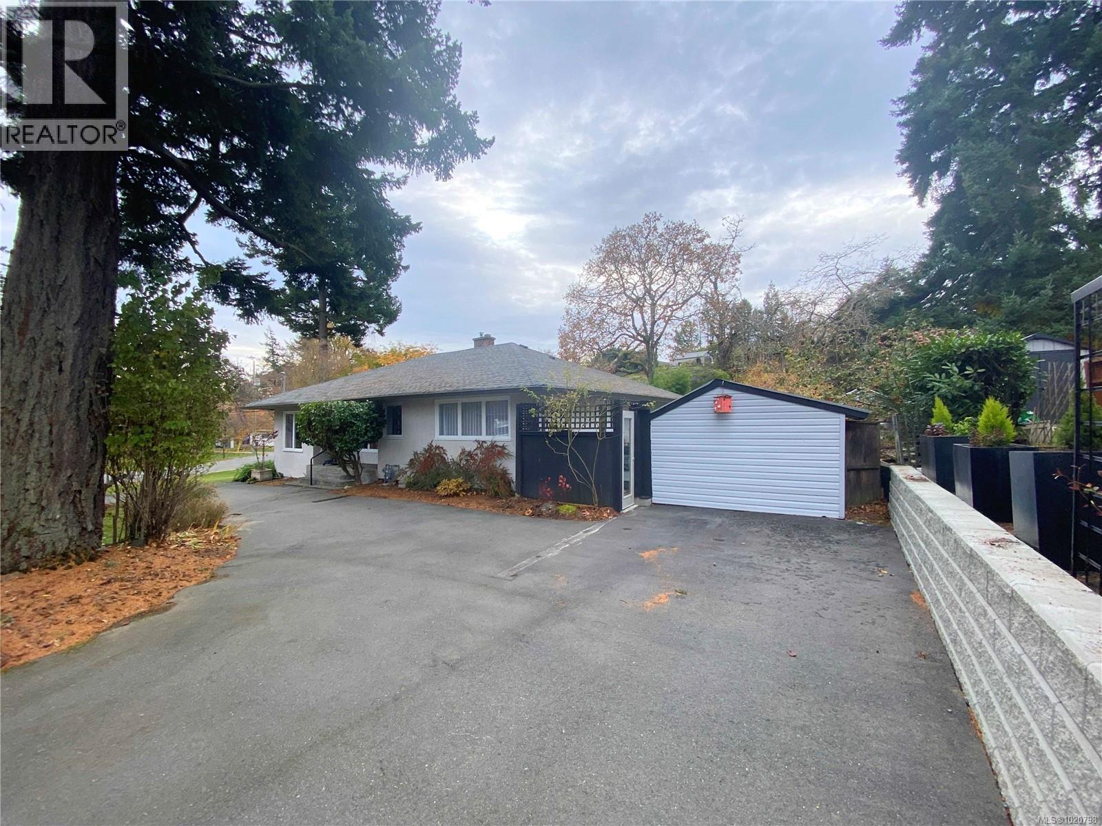  886 Cunningham Road, Esquimalt