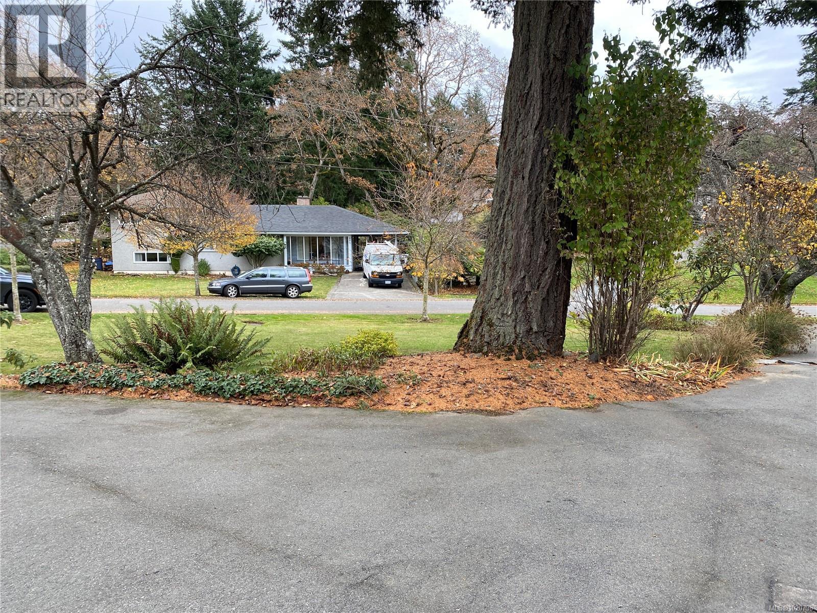  886 Cunningham Road, Esquimalt