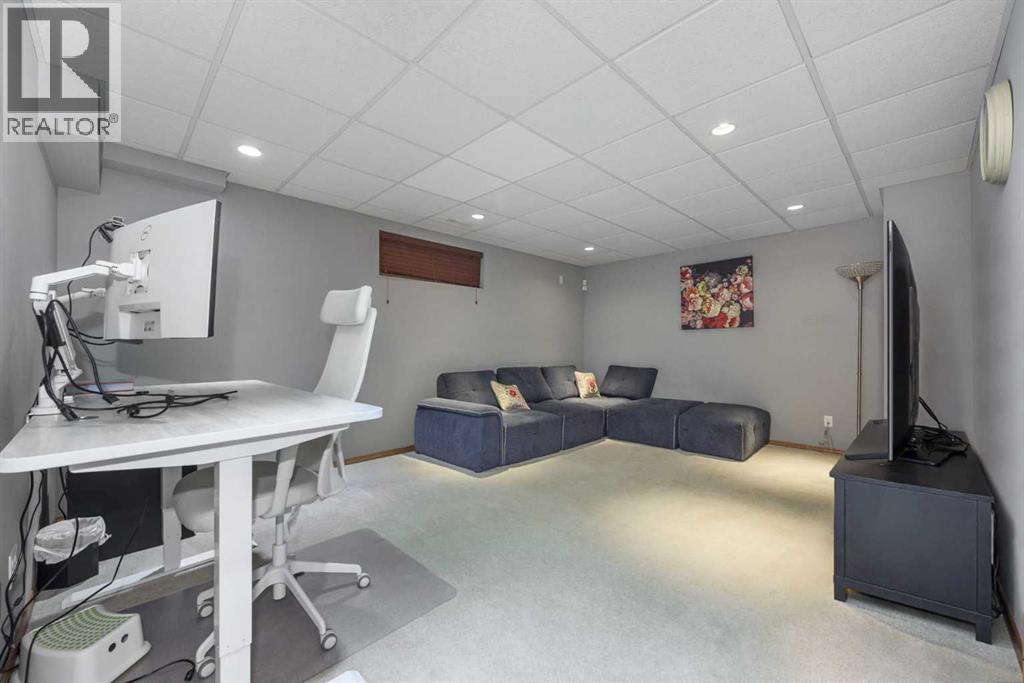 Single Family House for Sale in  Tuscany Springs Hill NW Tuscany Calgary 