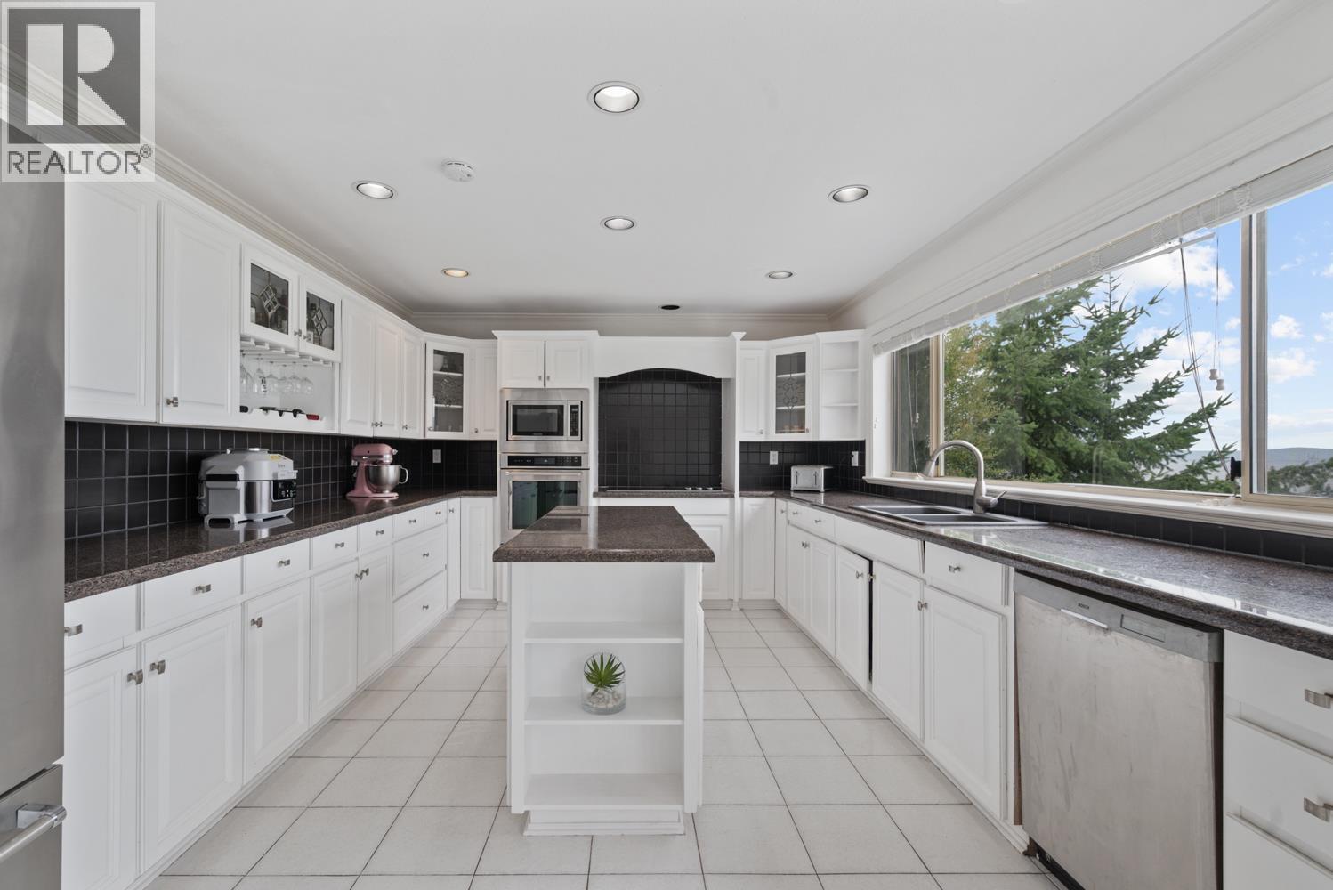 5532 WESTHAVEN ROAD, West Vancouver
