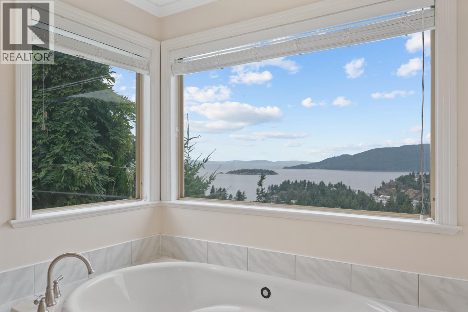 5532 WESTHAVEN ROAD, West Vancouver