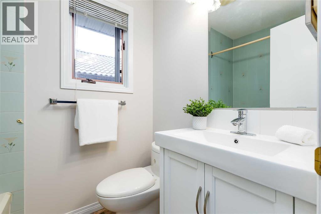 Single Family House for Sale in  Scenic Hill Close NW Scenic Acres Calgary 