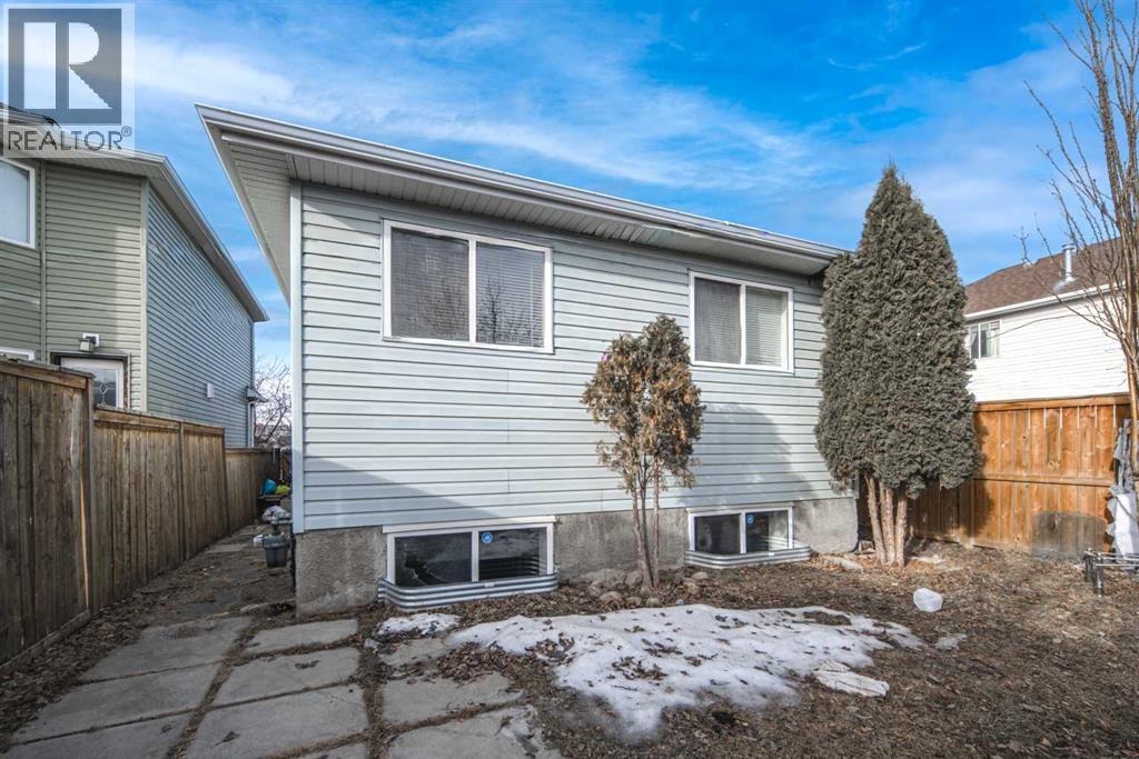 Single Family House 4 Level for Sale in  Harvest Rose Circle NE Harvest Hills Calgary 