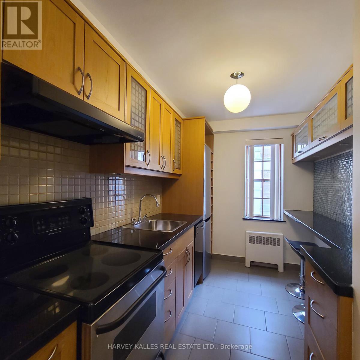 7 - 65 OLD MILL ROAD - Photo 3 of 14, Toronto (Kingsway South), Ontario