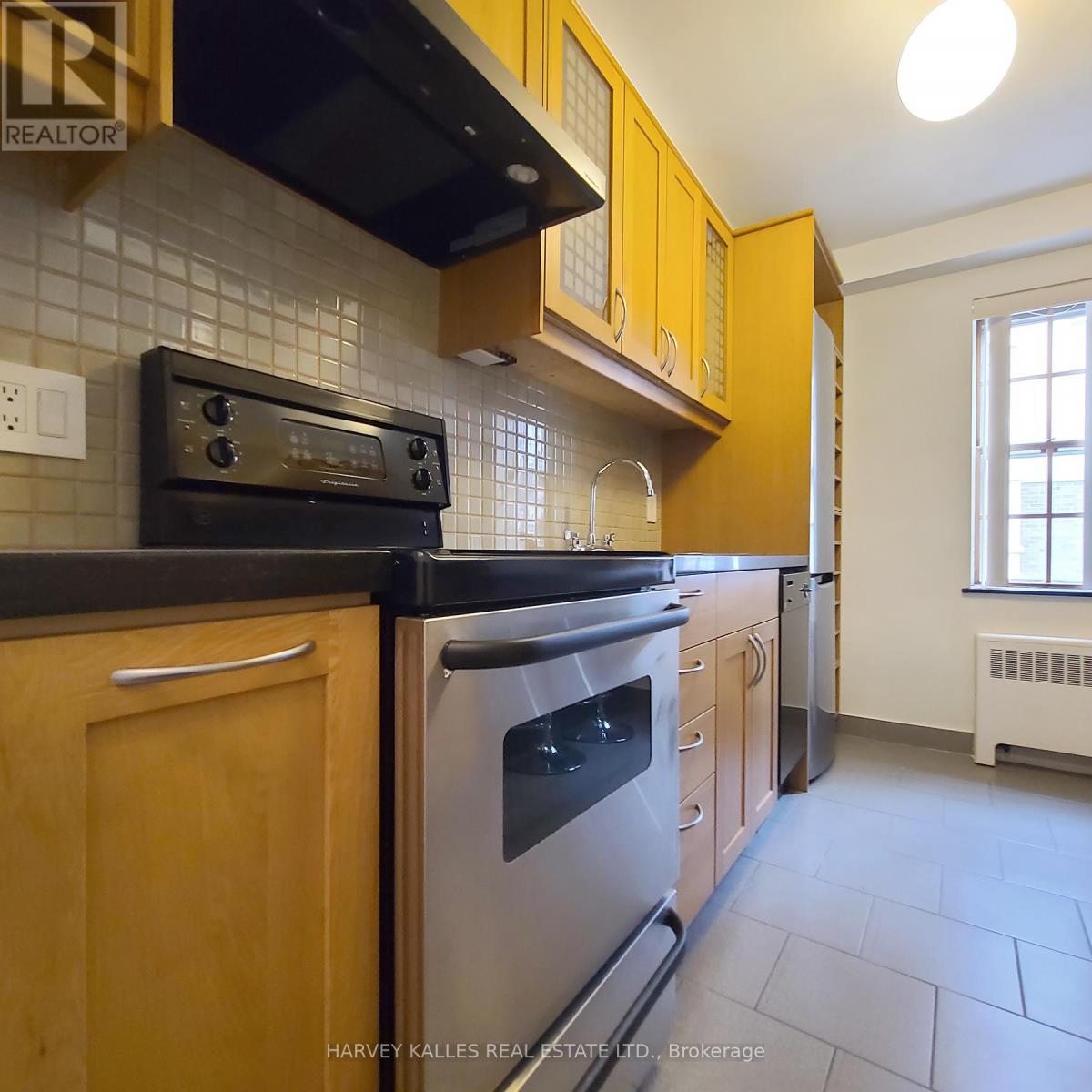 7 - 65 OLD MILL ROAD - Photo 4 of 14, Toronto (Kingsway South), Ontario