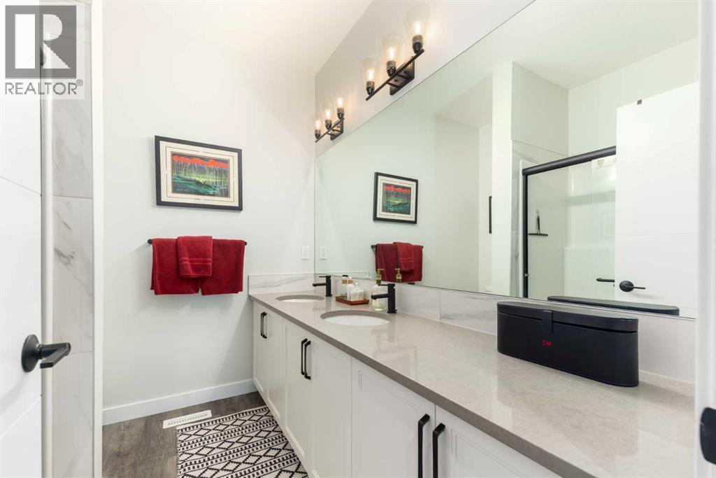 Single Family House for Sale in  LES JARDINS Park SE Douglasdale/Glen Calgary 