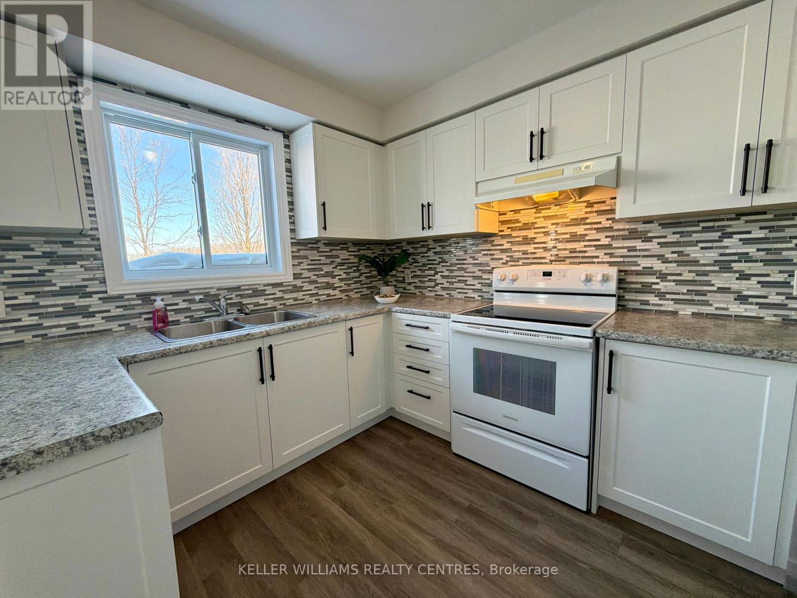 Single Family House for Sale in UPPER   LIVINGSTONE STREET W Barrie (Northwest) 