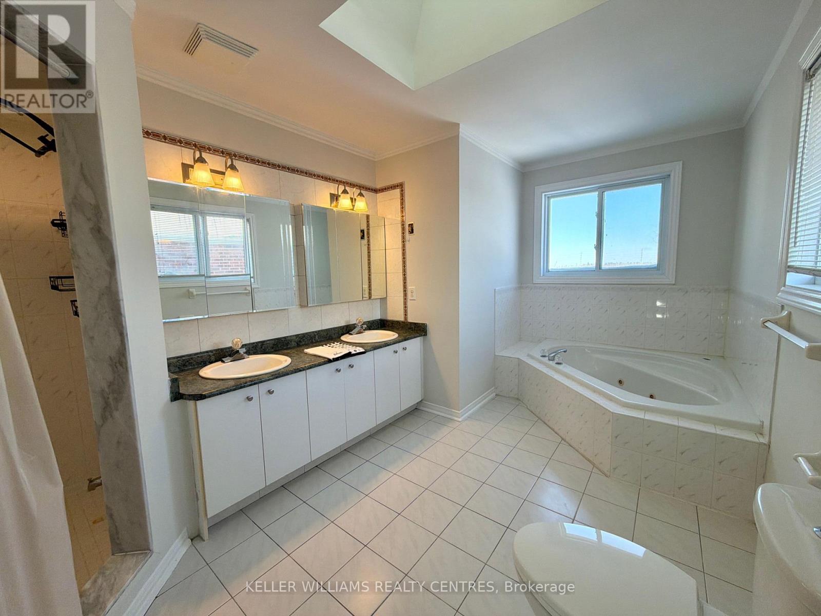 Single Family House for Sale in UPPER   LIVINGSTONE STREET W Barrie (Northwest) 