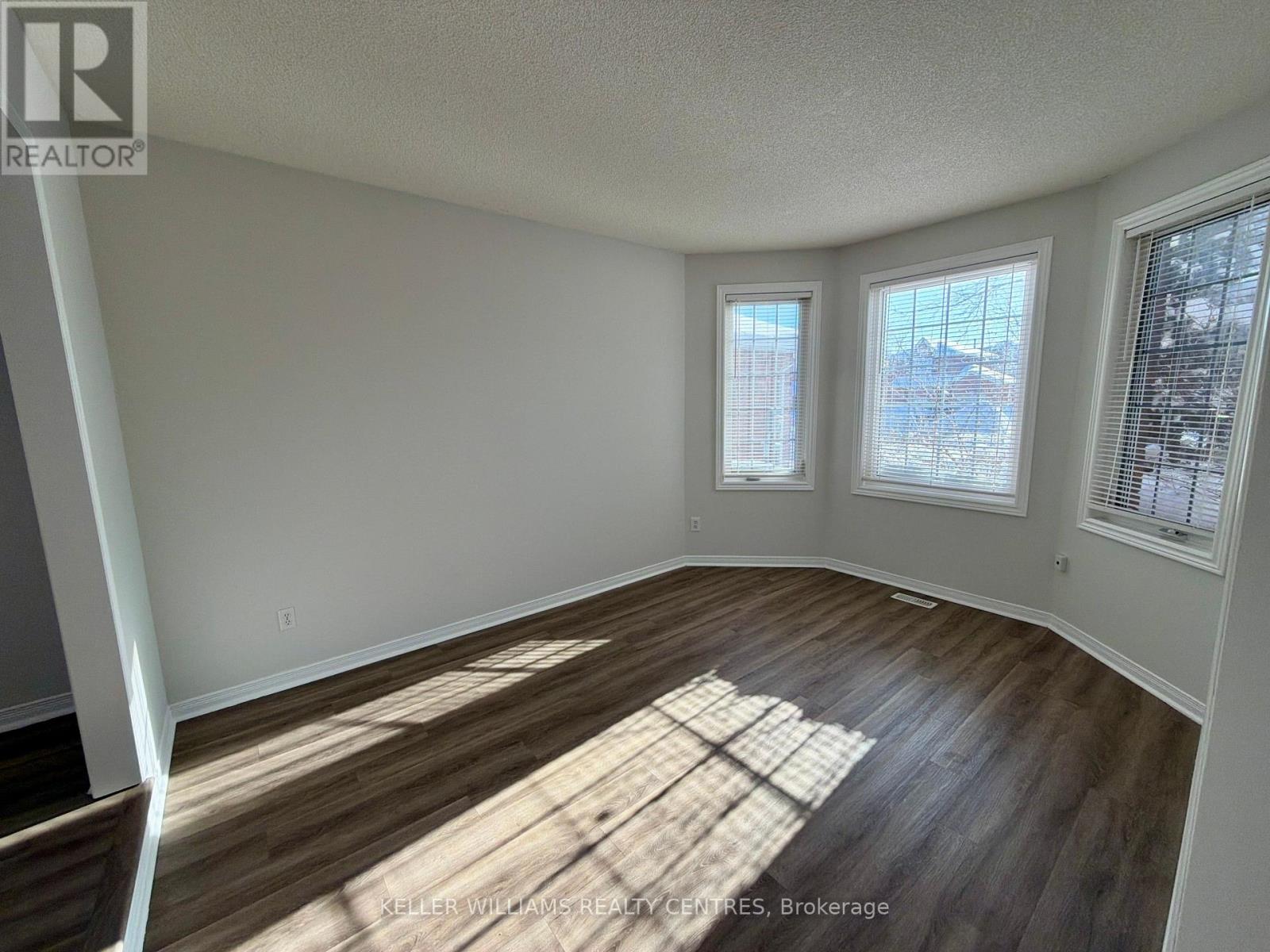 Single Family House for Sale in UPPER   LIVINGSTONE STREET W Barrie (Northwest) 