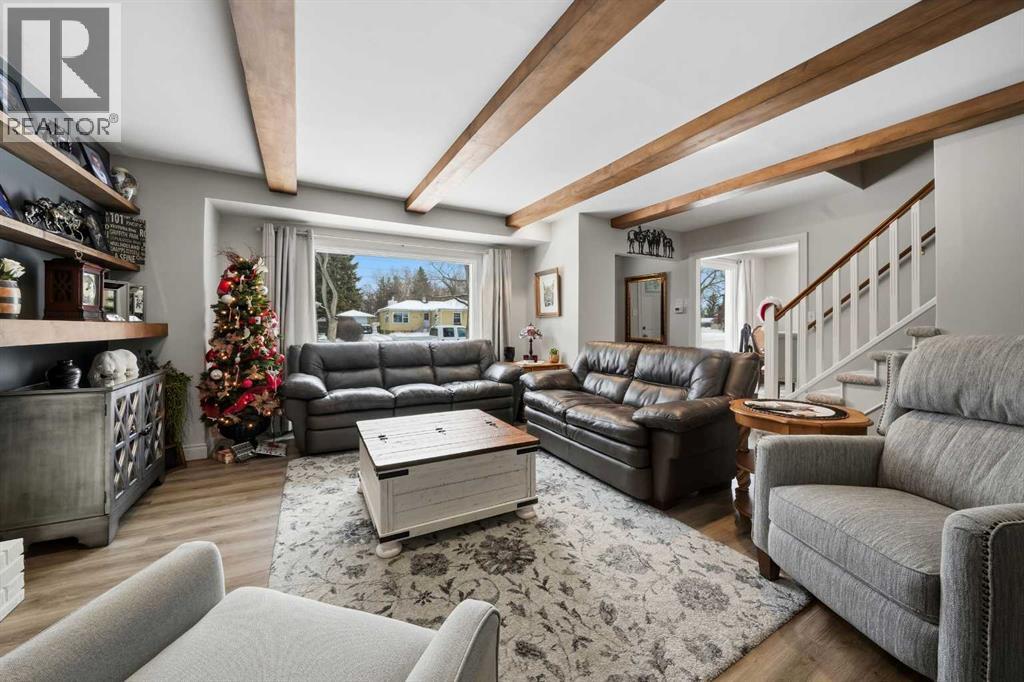 Single Family House for Sale in   Avenue Mountview Red Deer 