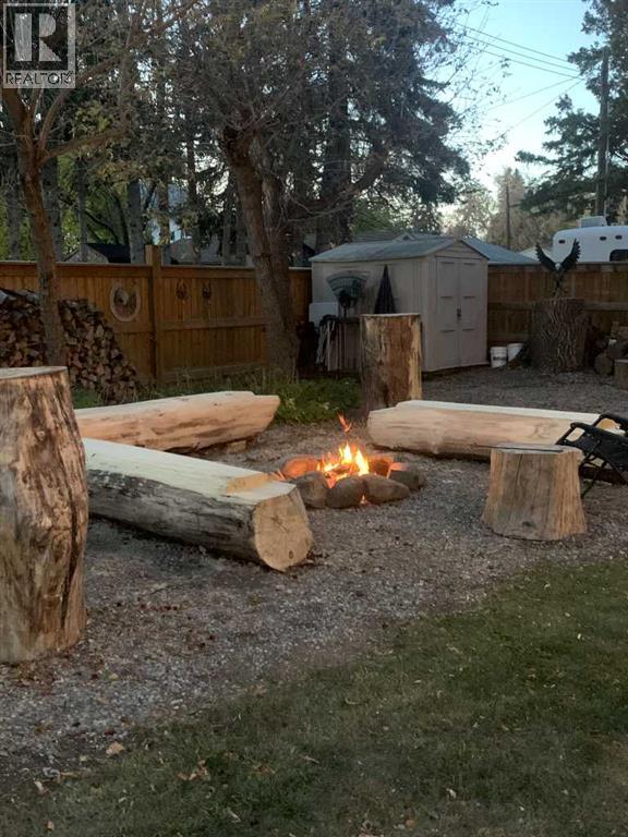 Single Family House for Sale in   Avenue Mountview Red Deer 