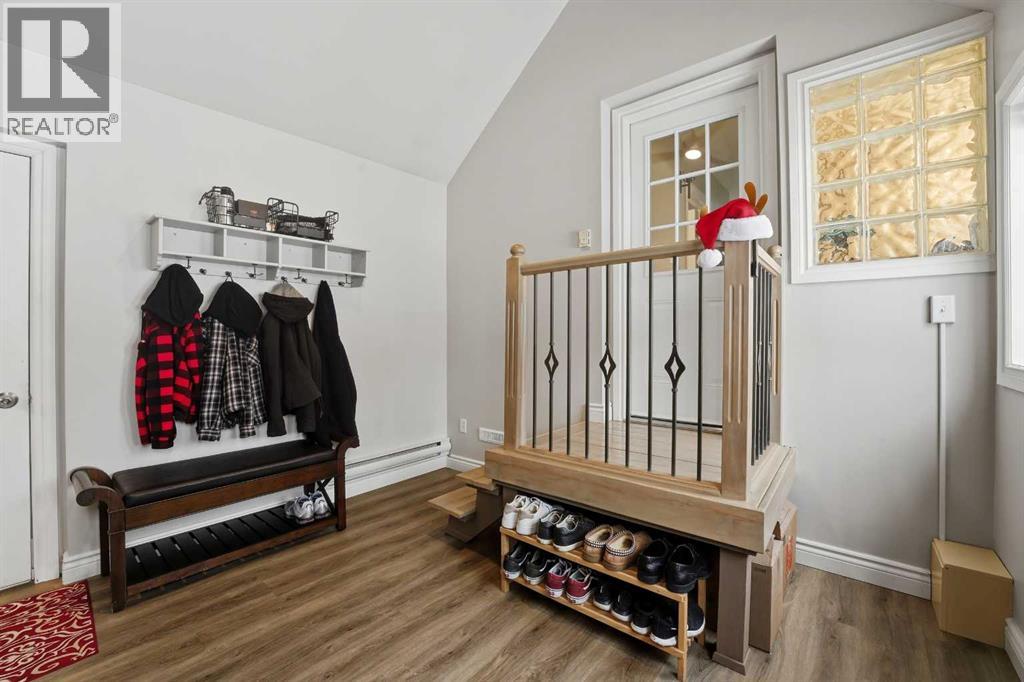 Single Family House for Sale in   Avenue Mountview Red Deer 