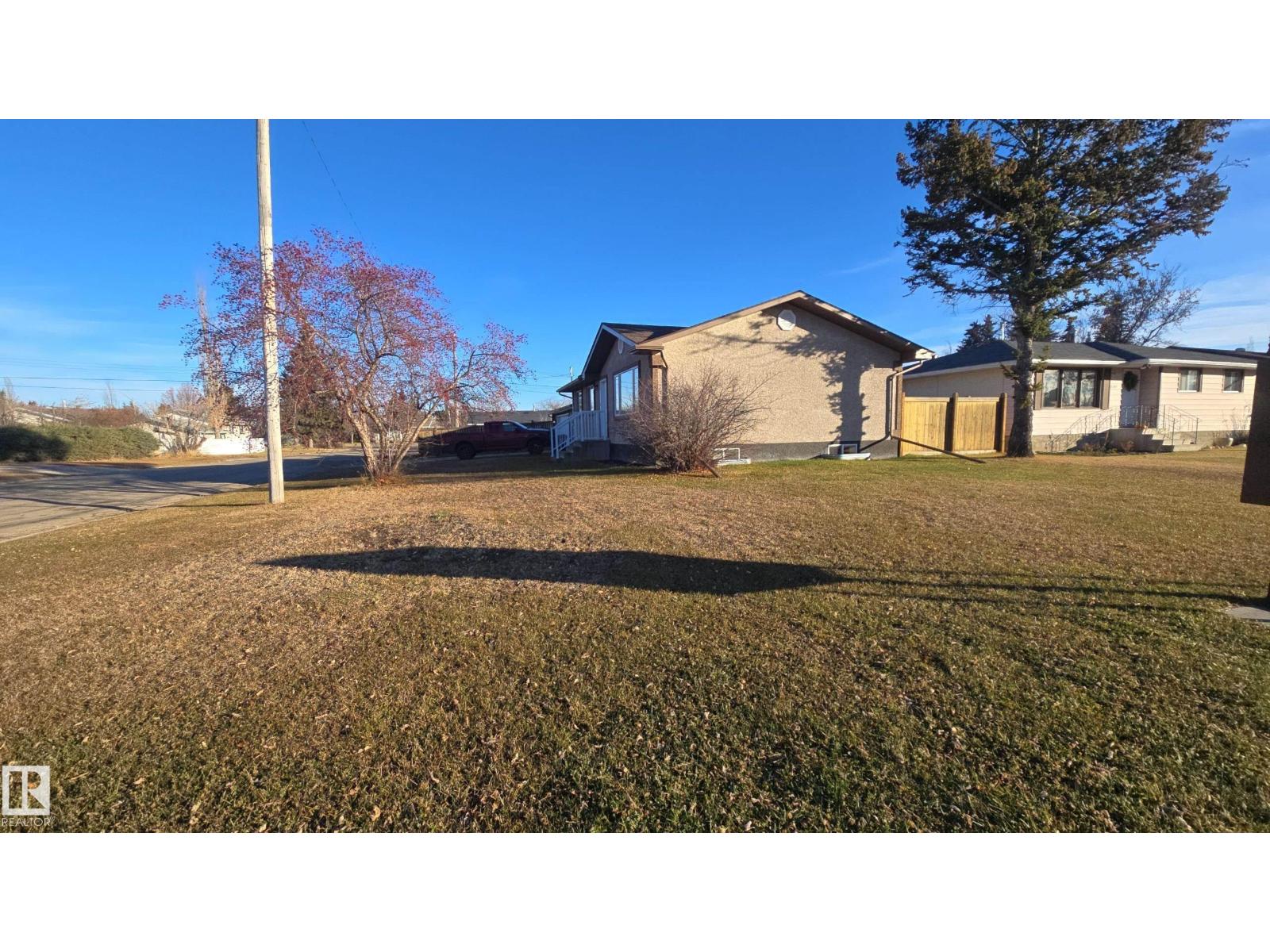 5509 56 ST - Photo 3 of 24, Barrhead, Alberta