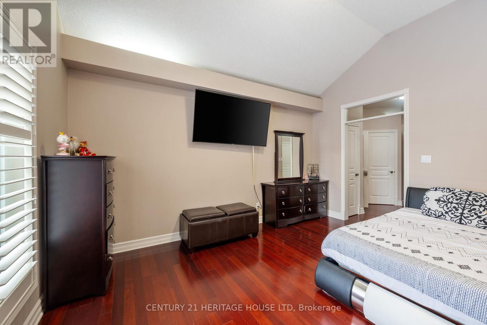 7 EDWIN DRIVE - 18